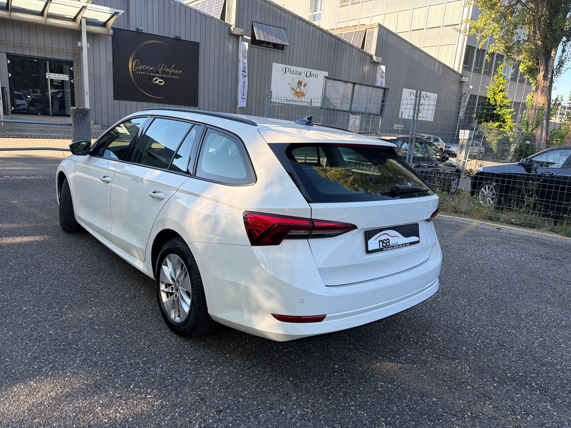 SKODA Octavia Combi 2.0 TDI DSG Ambition 4x4 * Gr. Navi * LED * PDC V&H ** Tempomat * Ab MFK-image-12