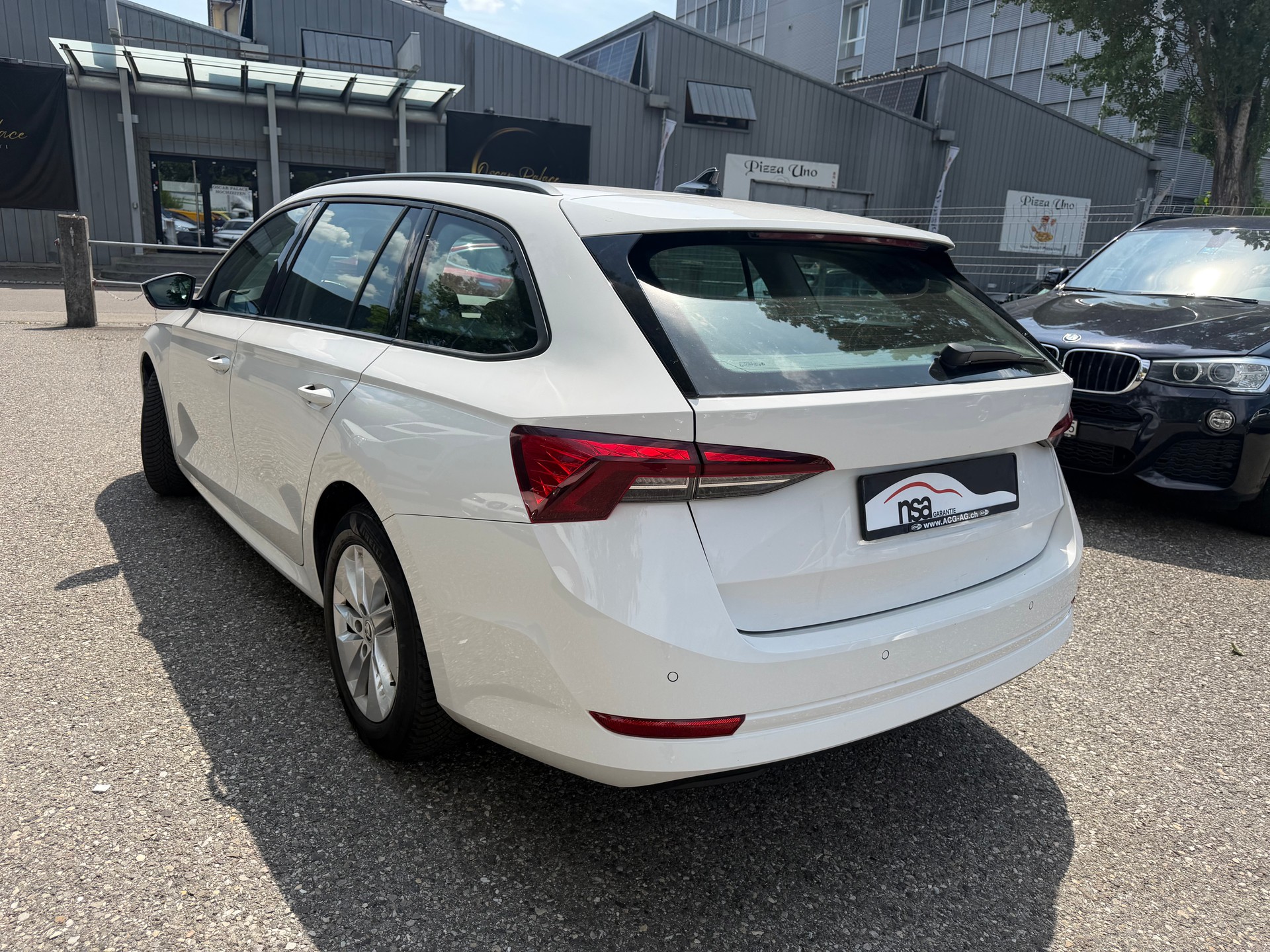 SKODA Octavia Combi 2.0 TDI DSG Ambition 4x4 * Gr. Navi * LED * PDC V&H ** Tempomat * Ab MFK-image-12