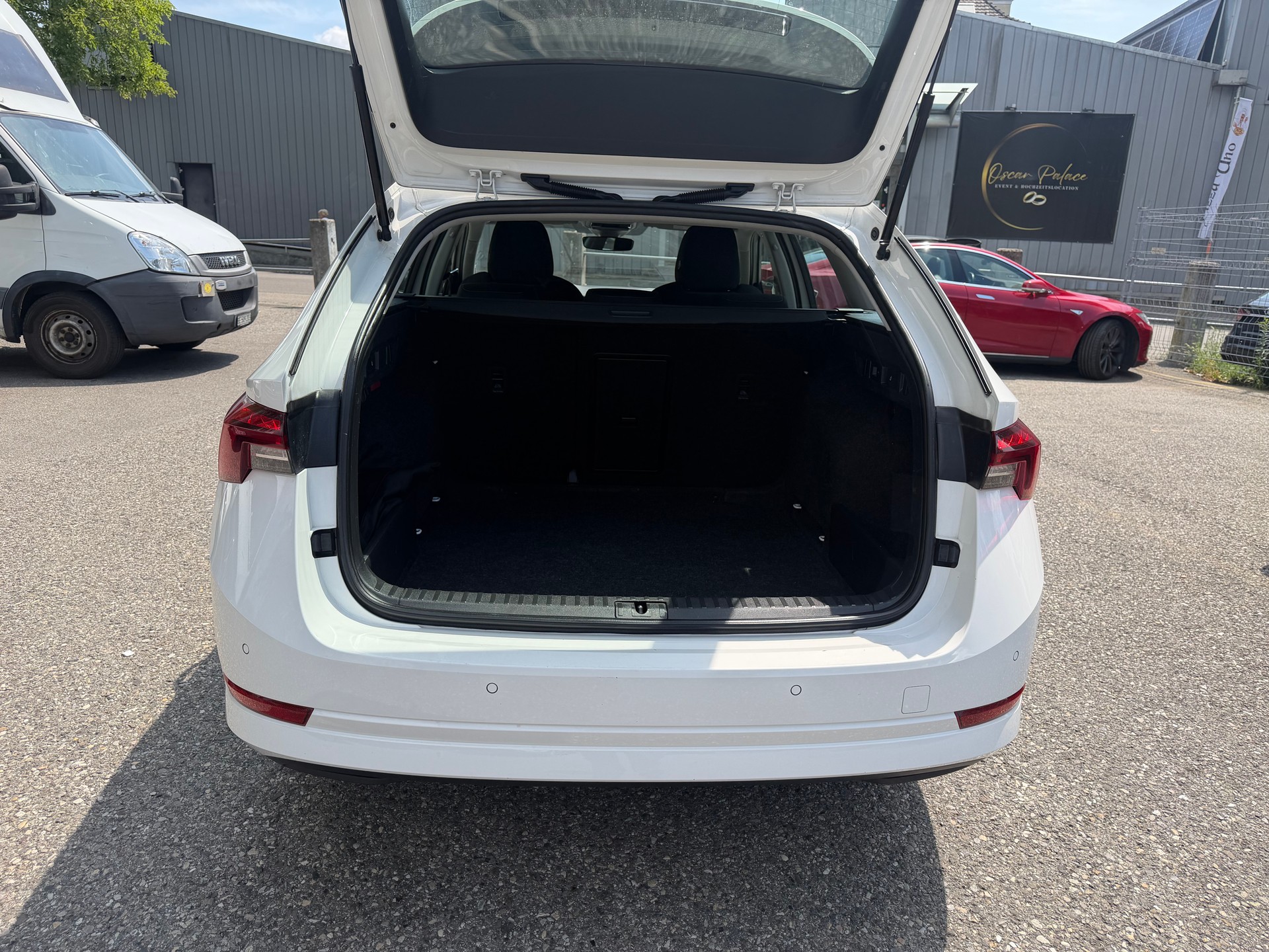 SKODA Octavia Combi 2.0 TDI DSG Ambition 4x4 * Gr. Navi * LED * PDC V&H ** Tempomat * Ab MFK-image-14
