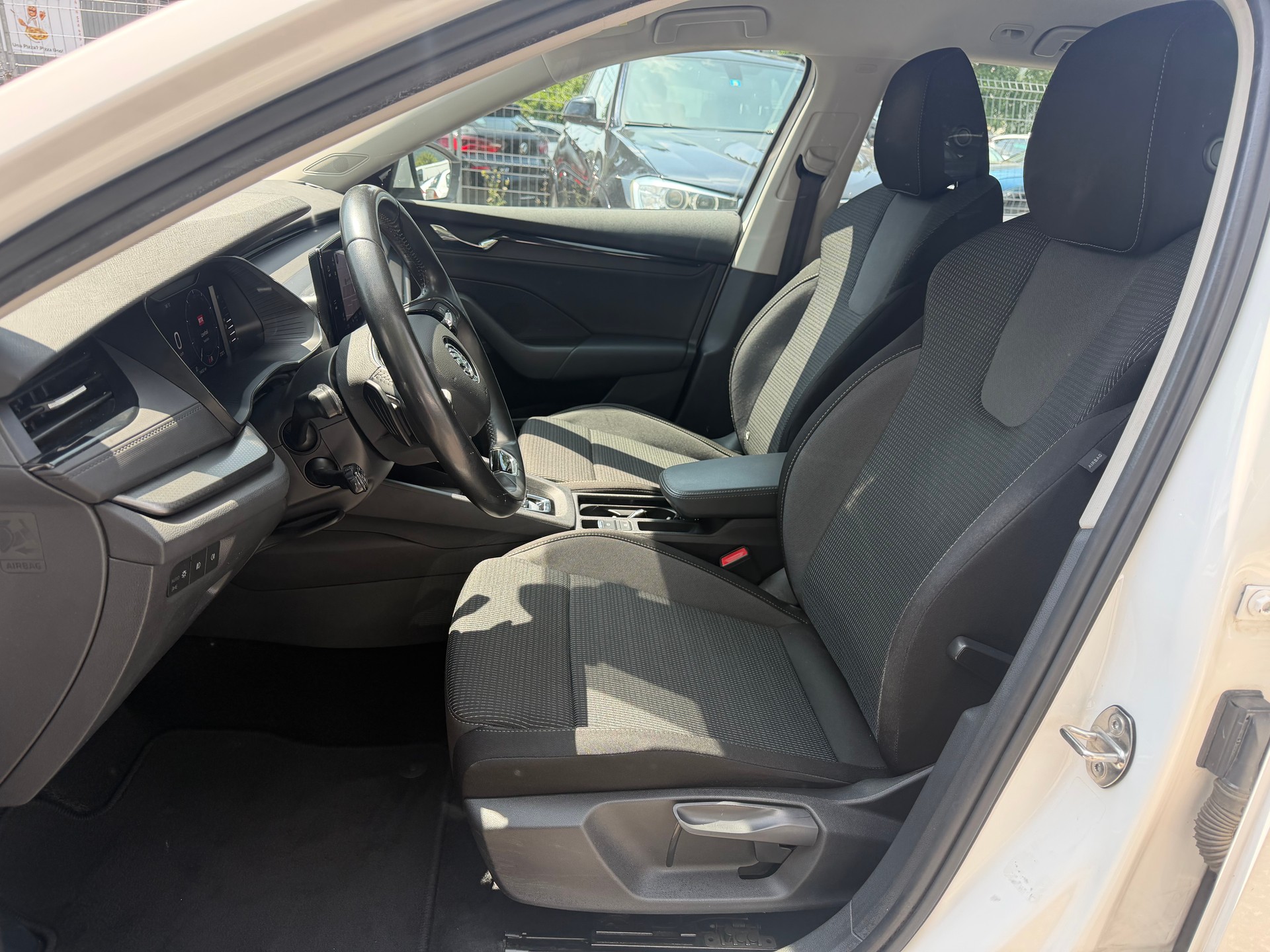 SKODA Octavia Combi 2.0 TDI DSG Ambition 4x4 * Gr. Navi * LED * PDC V&H ** Tempomat * Ab MFK-image-9