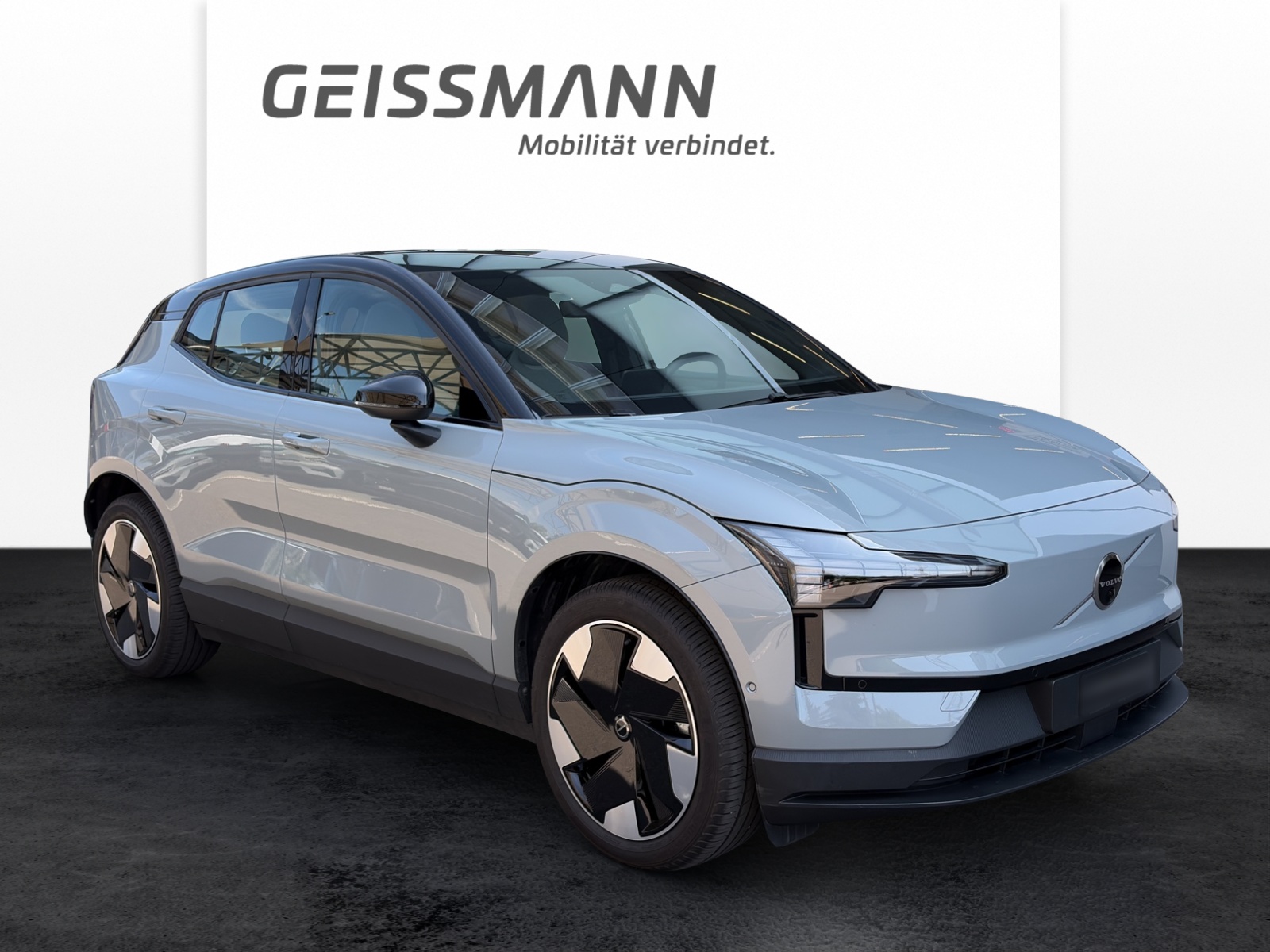 VOLVO EX30 E60 Twin Ultra Performance AWD-image-1