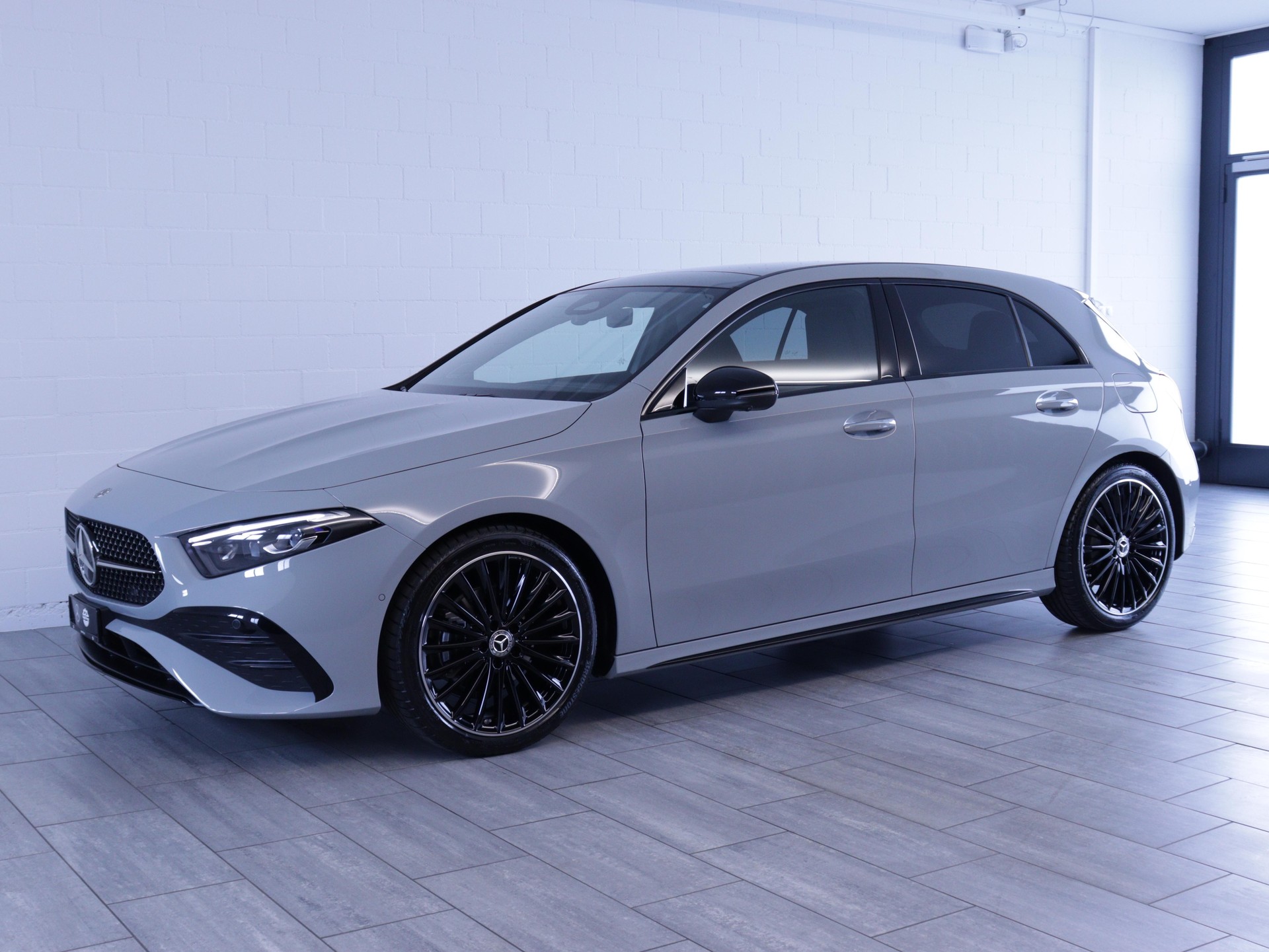 MERCEDES-BENZ A 220 d AMG Line-showroom-element-1