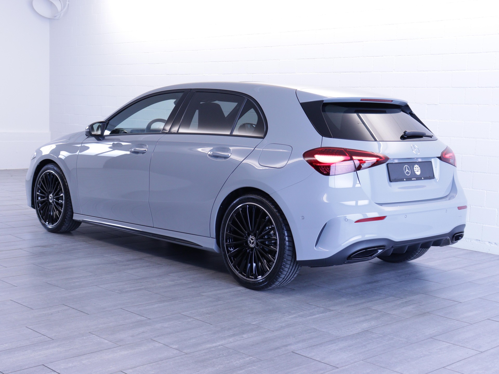 MERCEDES-BENZ A 220 d AMG Line-showroom-element-3
