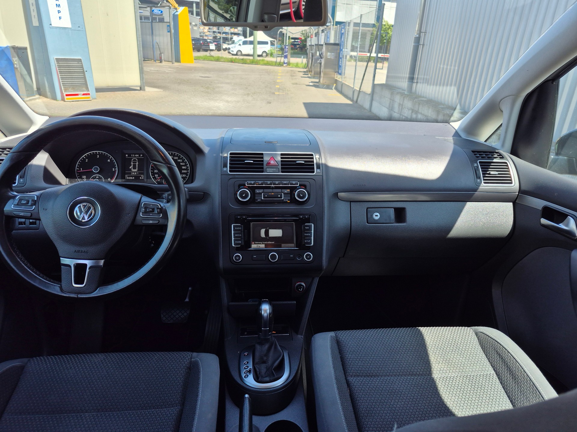 VW 1.6 TDI 105 Trendline. DSG-image-4