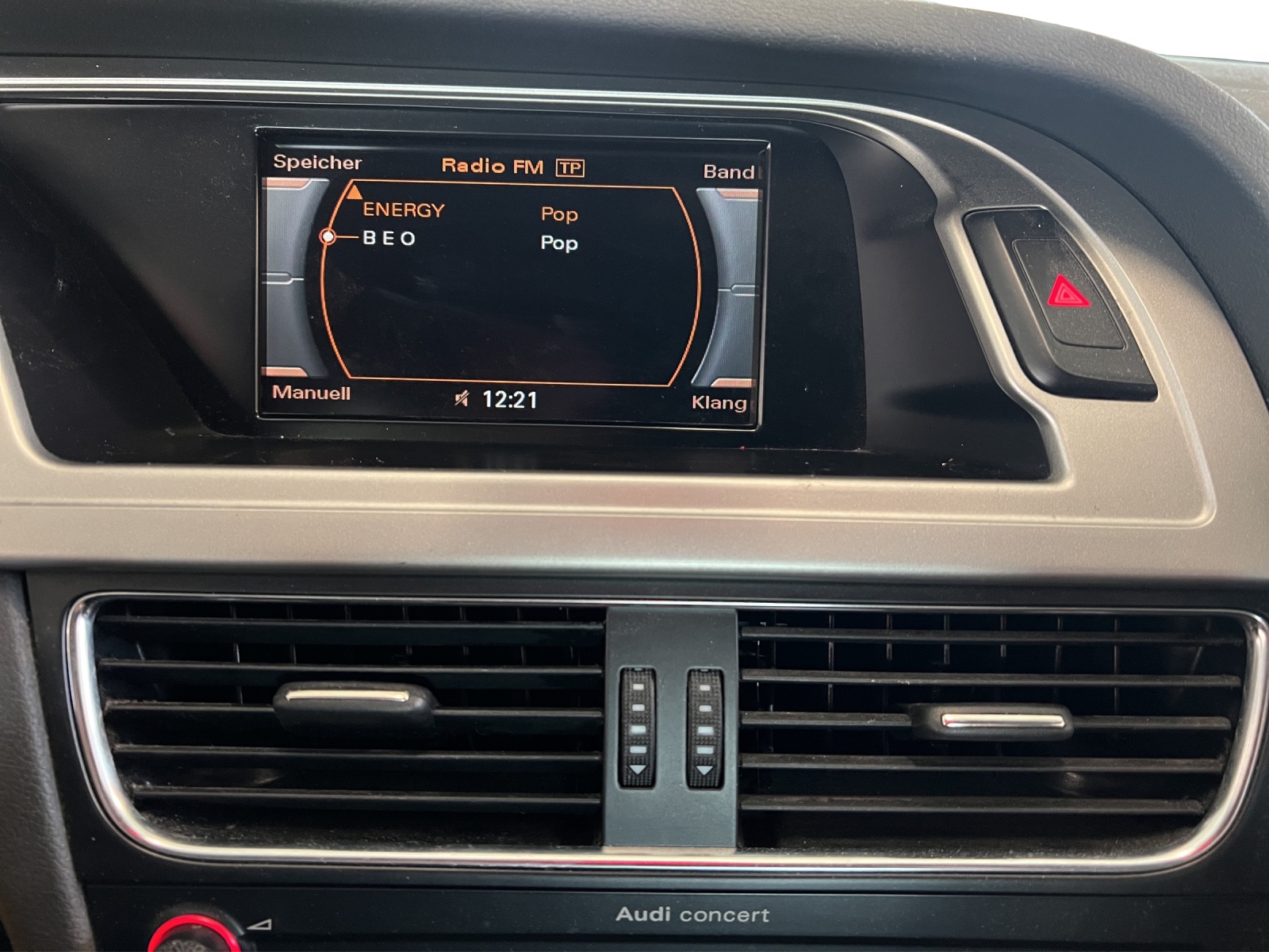 AUDI A4 Avant 2.0 TFSI quattro-image-10
