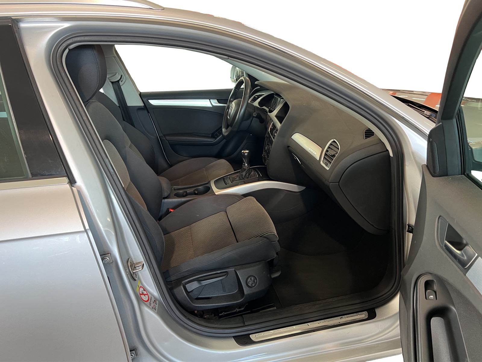 AUDI A4 Avant 2.0 TFSI quattro-image-6