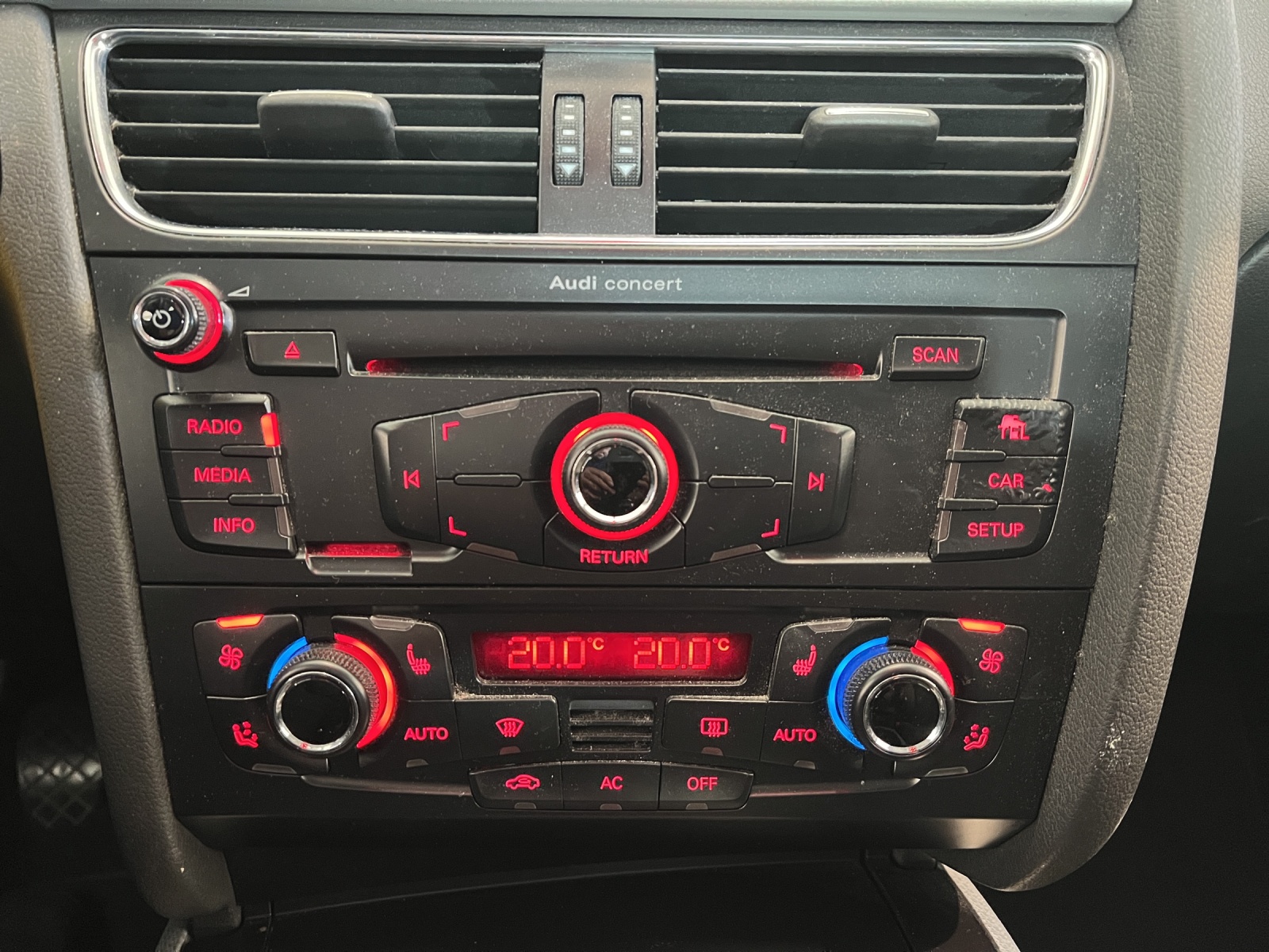 AUDI A4 Avant 2.0 TFSI quattro-image-11