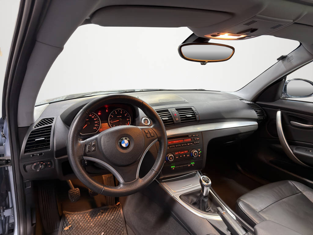 BMW 118i-image-12