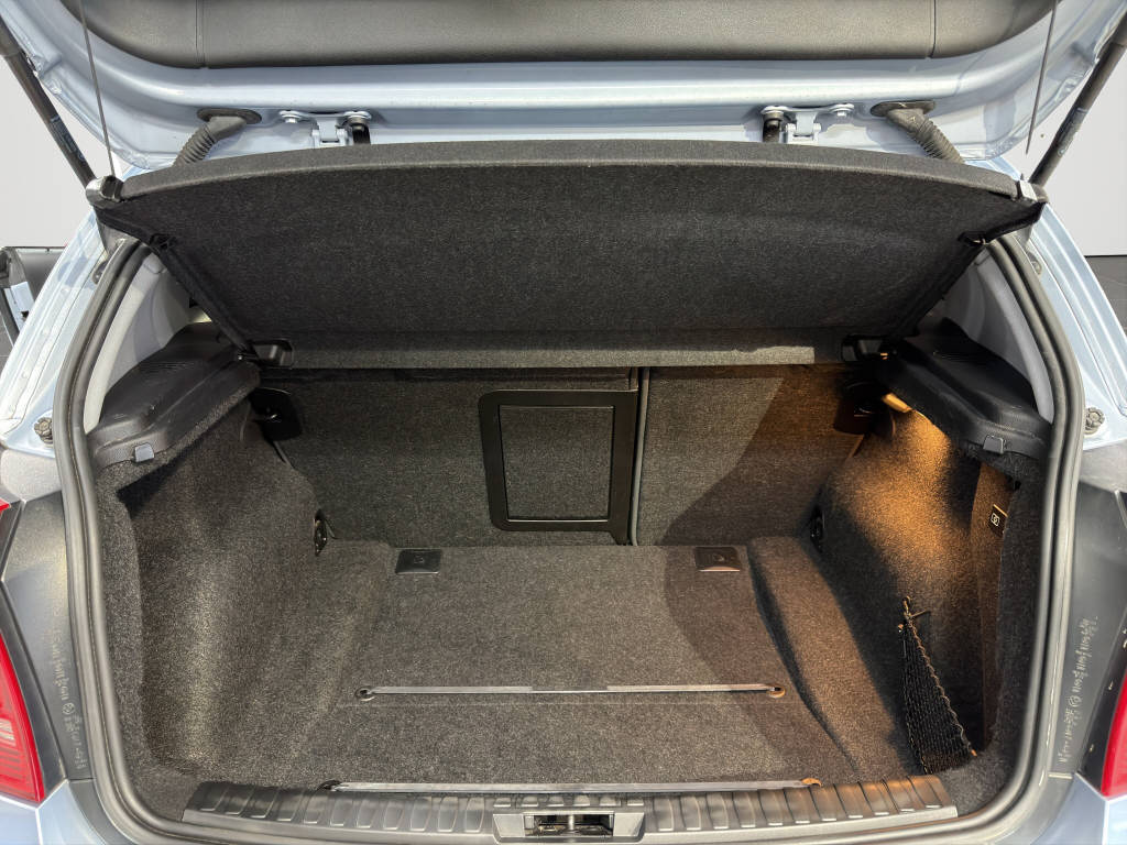 BMW 118i-image-14