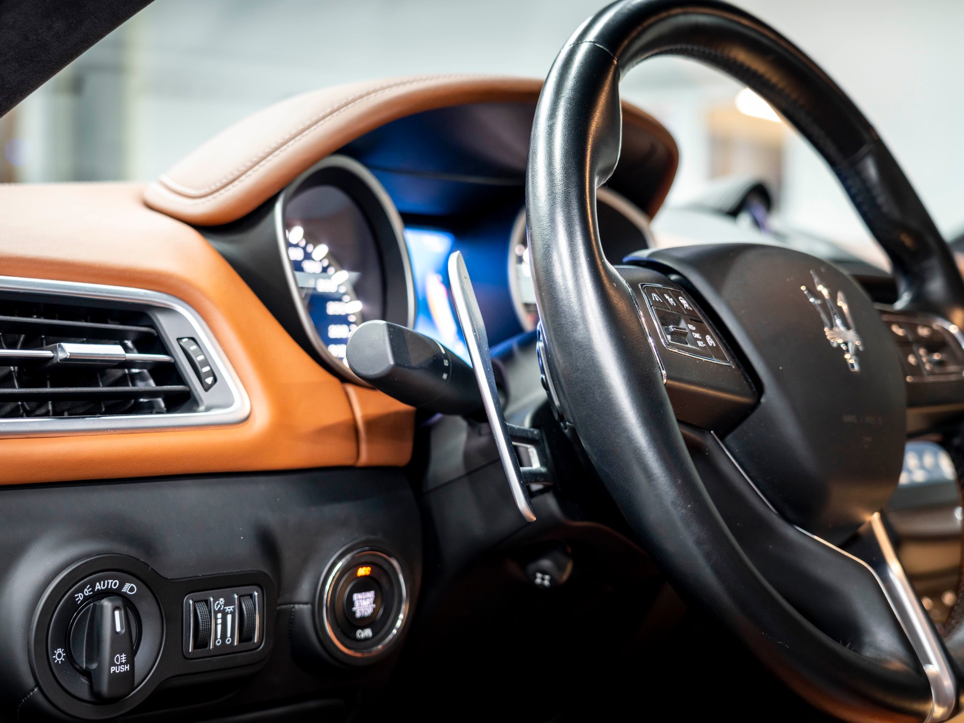 MASERATI Ghibli S Q4 3.0 V6 GranLusso Automatica-image-13