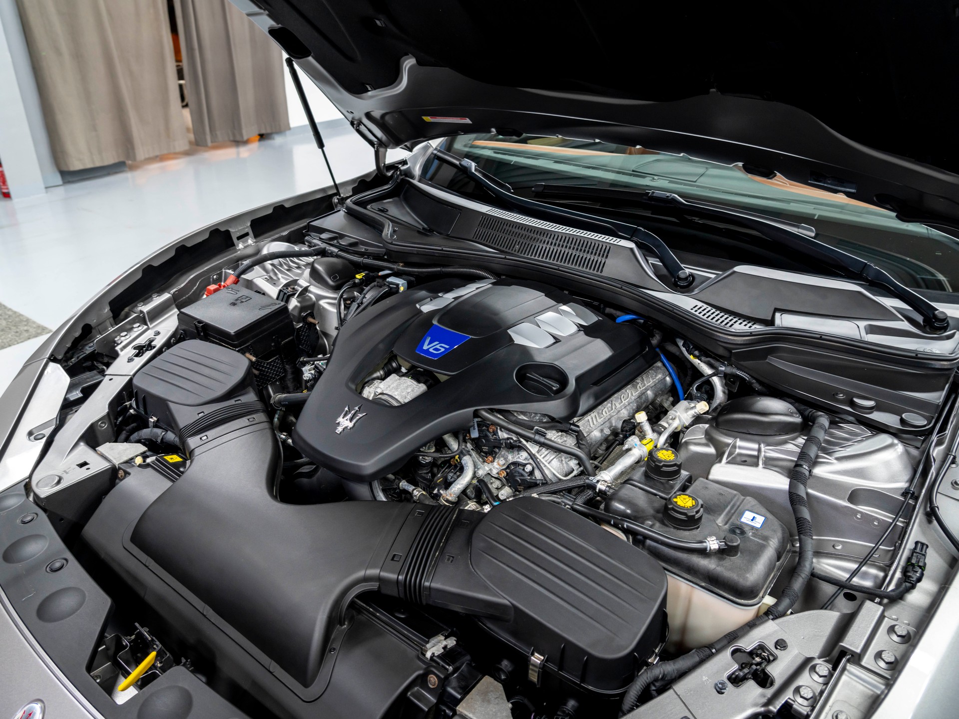 MASERATI Ghibli S Q4 3.0 V6 GranLusso Automatica-image-24