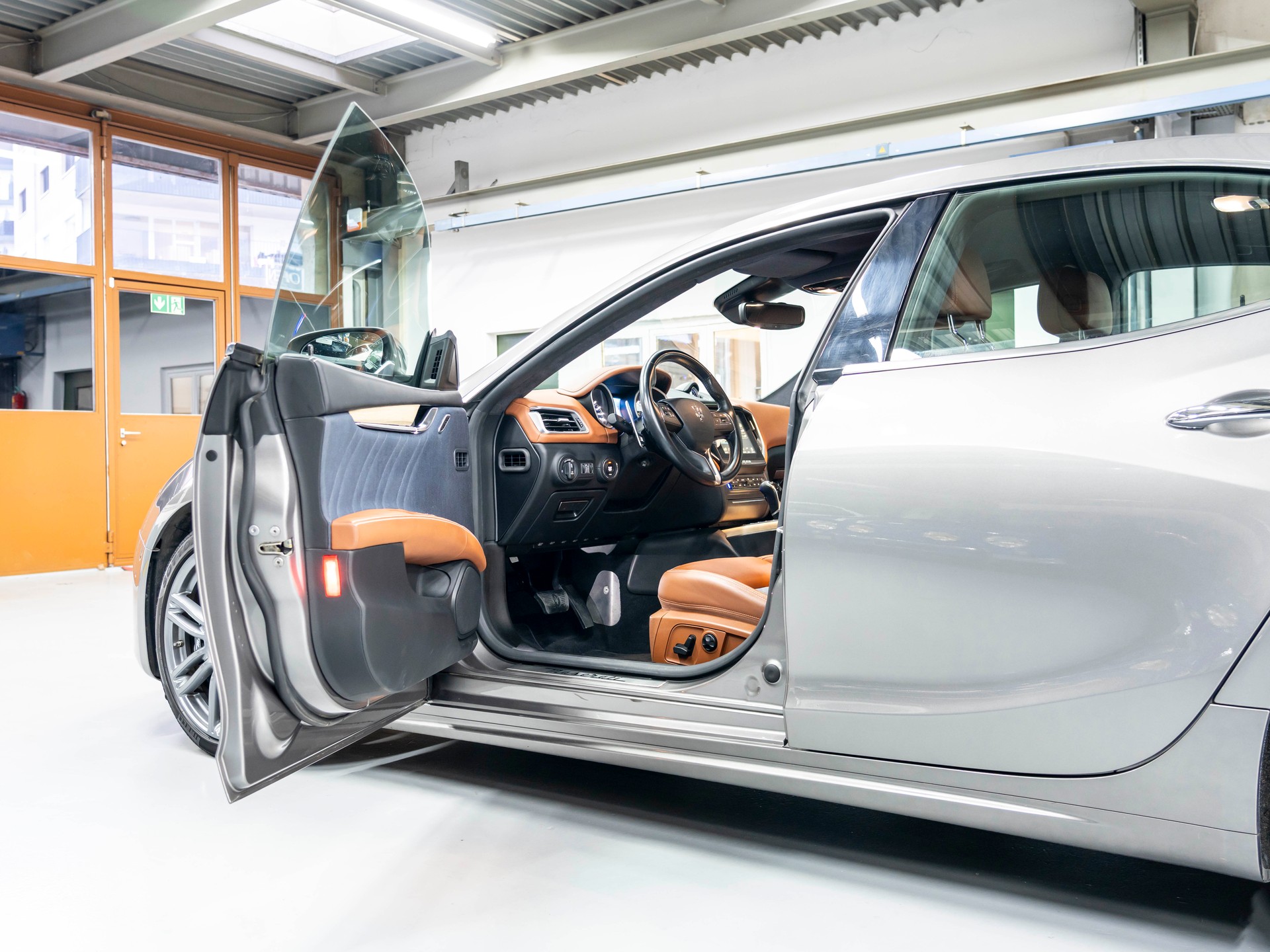 MASERATI Ghibli S Q4 3.0 V6 GranLusso Automatica-image-17