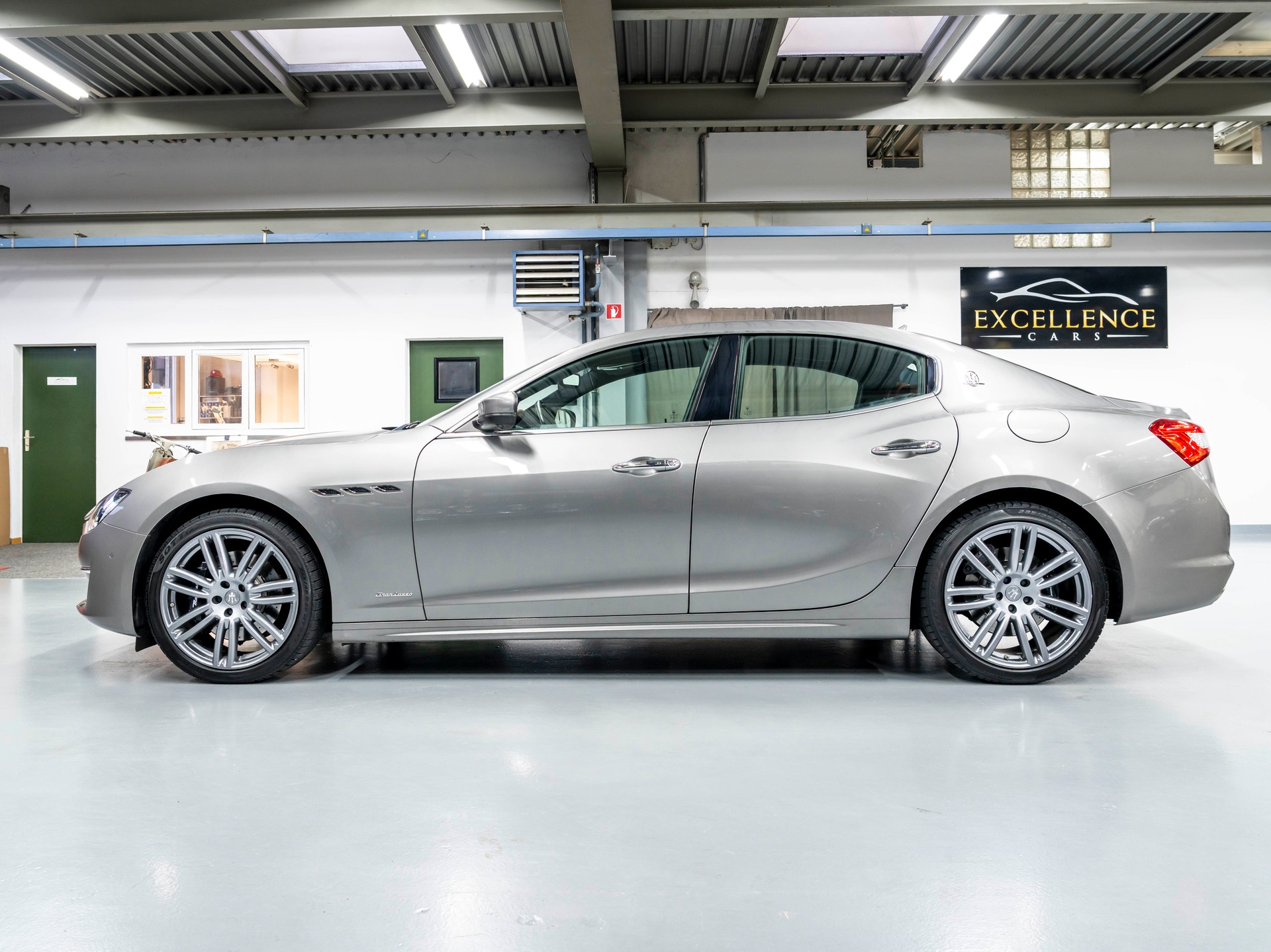 MASERATI Ghibli S Q4 3.0 V6 GranLusso Automatica-image-3