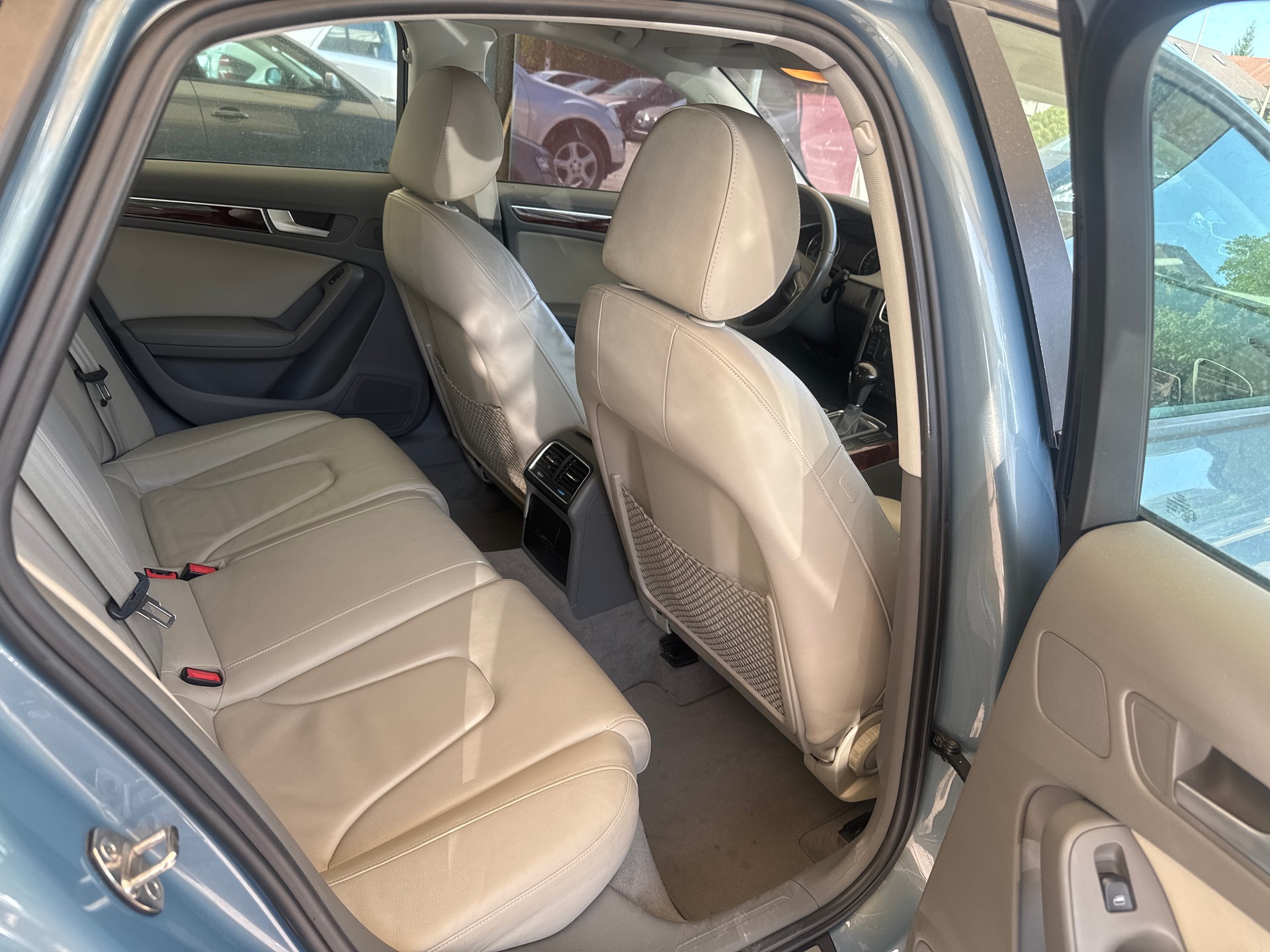 AUDI A4 Limousine 2.0 TFSI quattro S-tronic-image-4