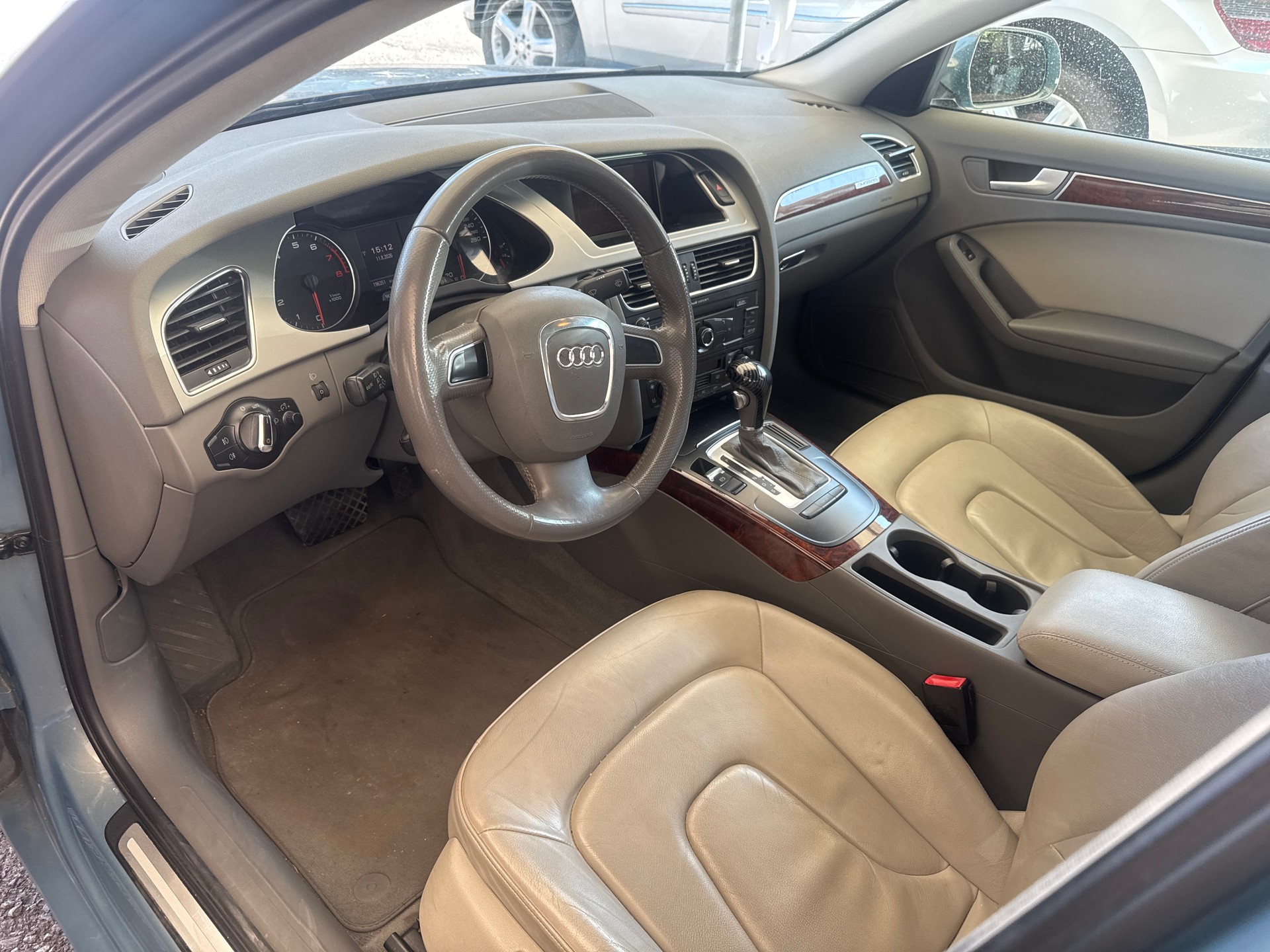 AUDI A4 Limousine 2.0 TFSI quattro S-tronic-image-9