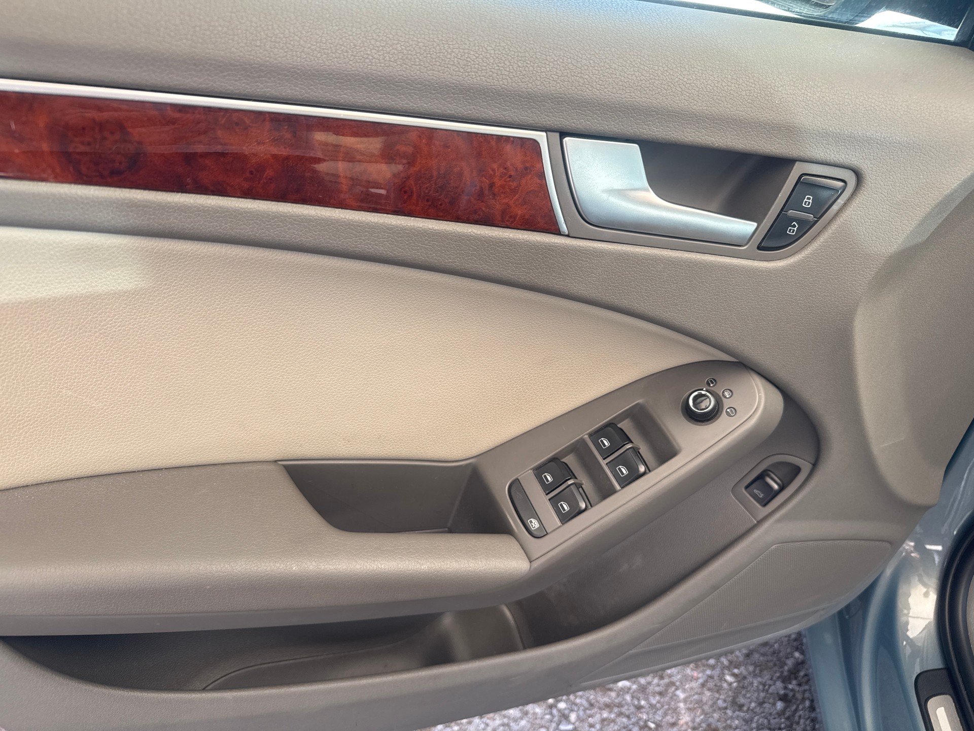AUDI A4 Limousine 2.0 TFSI quattro S-tronic-image-10