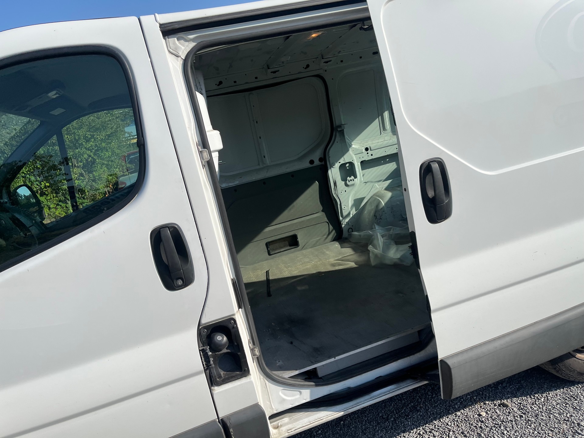 RENAULT Trafic 2.0 dCi 115 2.9t L1H1-image-4