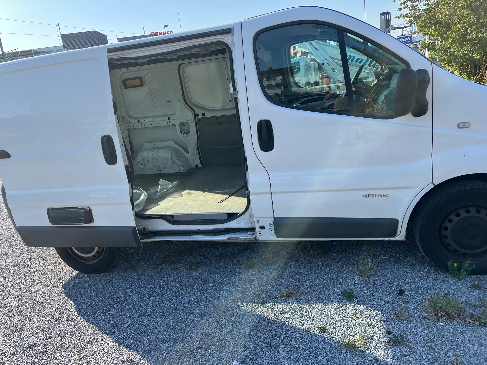 RENAULT Trafic 2.0 dCi 115 2.9t L1H1-image-1