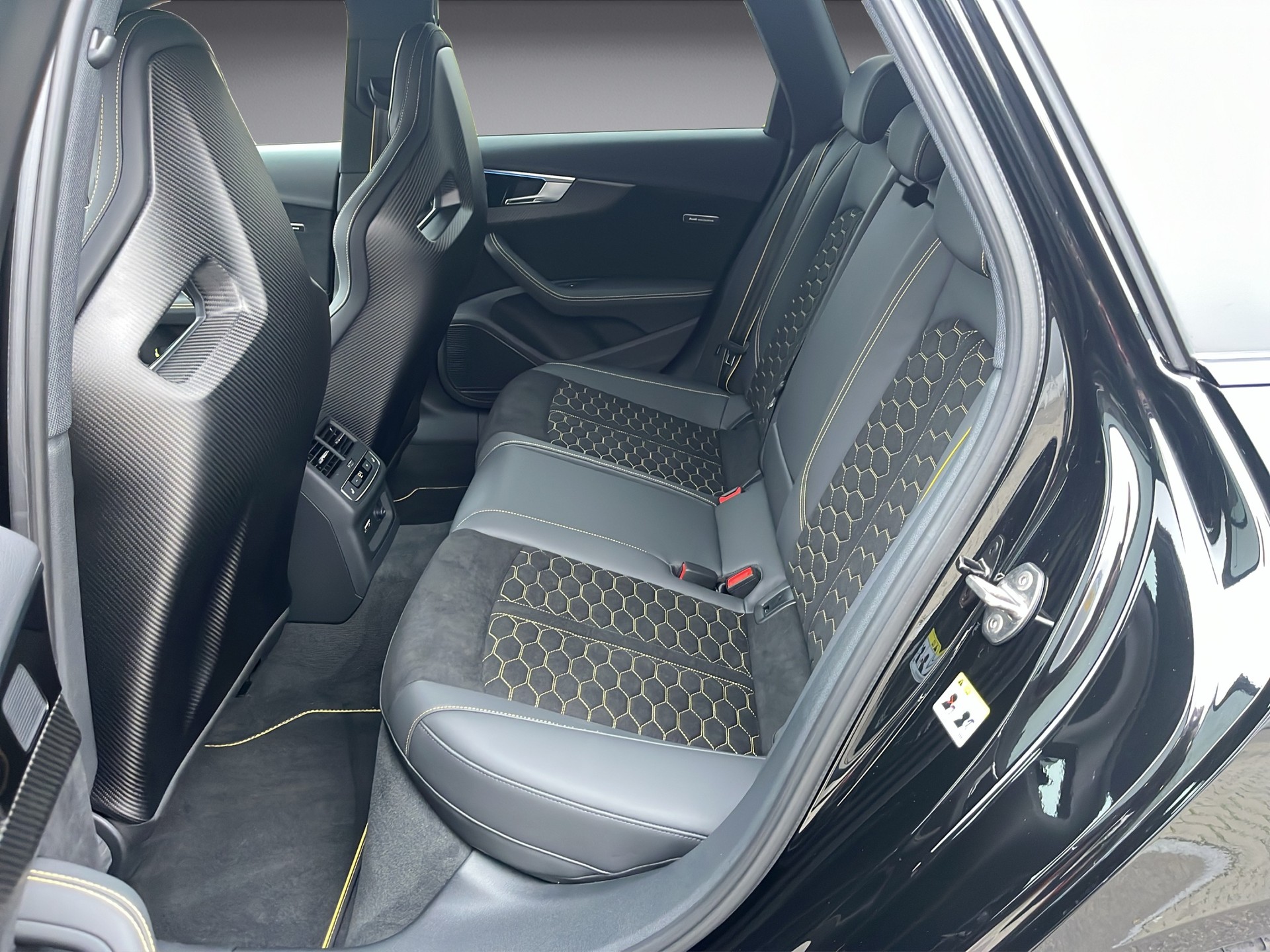 AUDI RS4 Avant 25 year edition quattro tiptronic*Limitiert Nr. 243 von 250 Stück, 470PS, (5-Jahre Garantie)-image-24