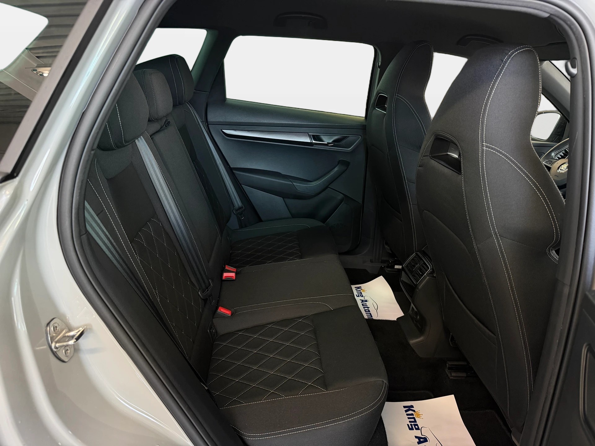 SKODA Karoq 2.0 TSI SportLine 4x4 DSG | CH-Auto | Aus 1-Hand | Frisch MFK | RF-Kamera-image-9