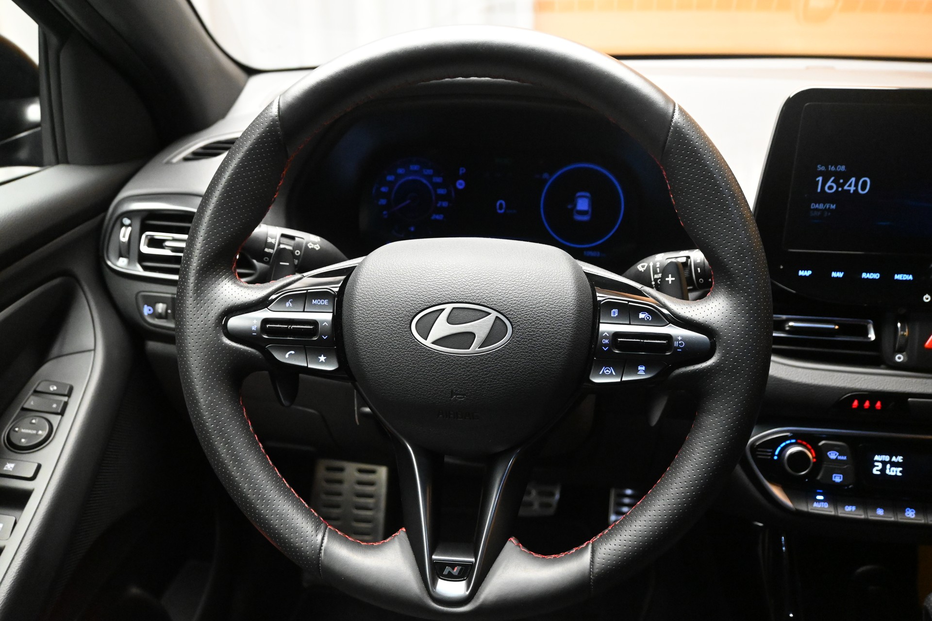 HYUNDAI i30 Wagon 1.5 T-GDi 48V N-Line-image-9