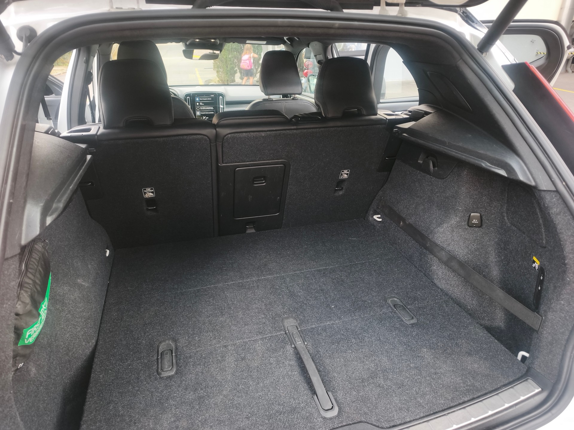 VOLVO 2.0 T4 R-Design AWD-image-4