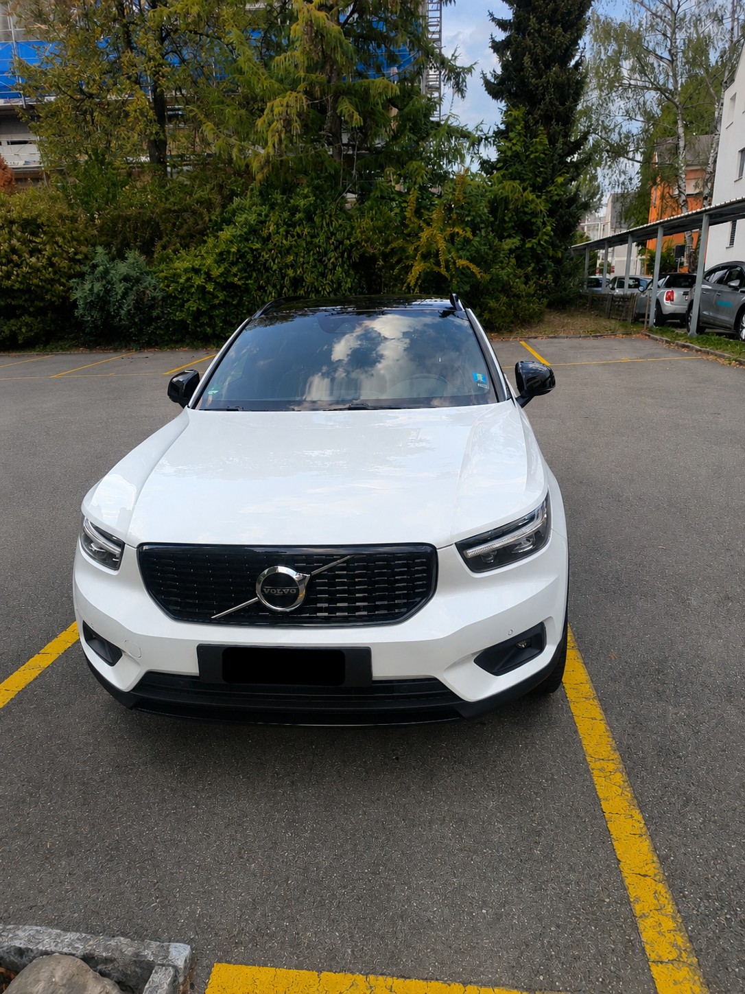 VOLVO 2.0 T4 R-Design AWD-image-0
