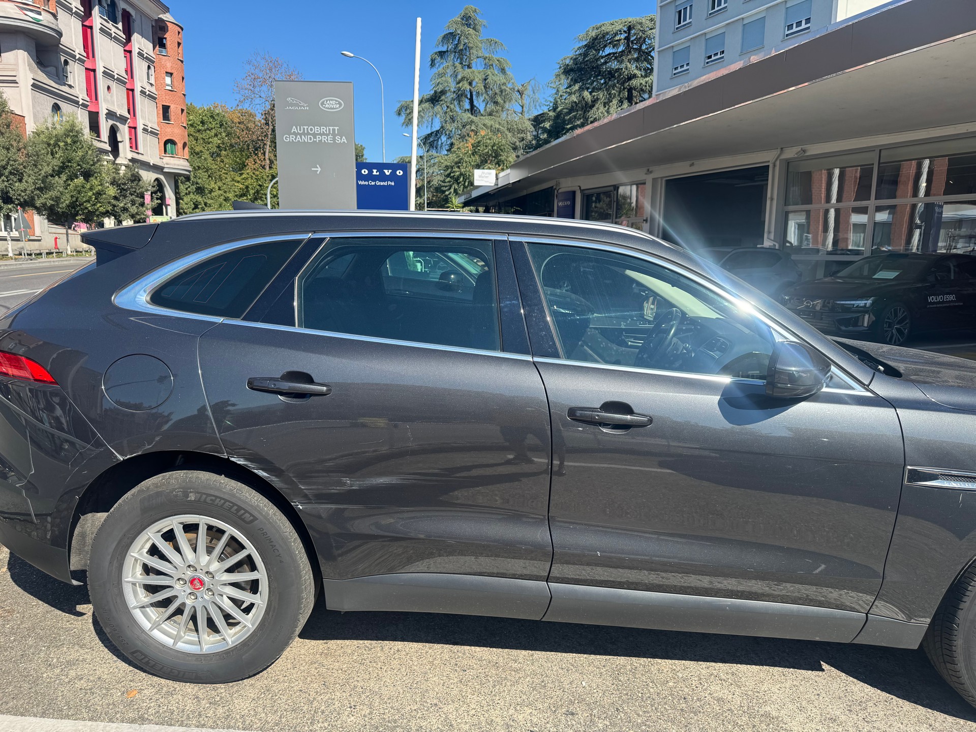 JAGUAR F-Pace 3.0 TD Prestige AWD Automatik-image-2