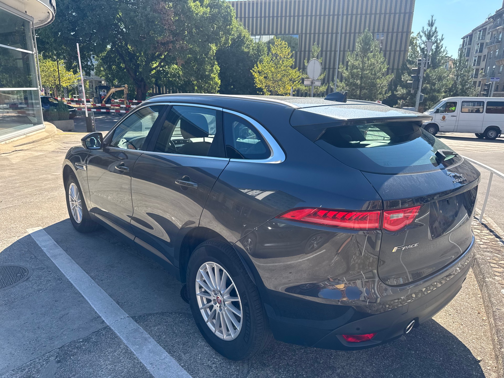 JAGUAR F-Pace 3.0 TD Prestige AWD Automatik-image-5