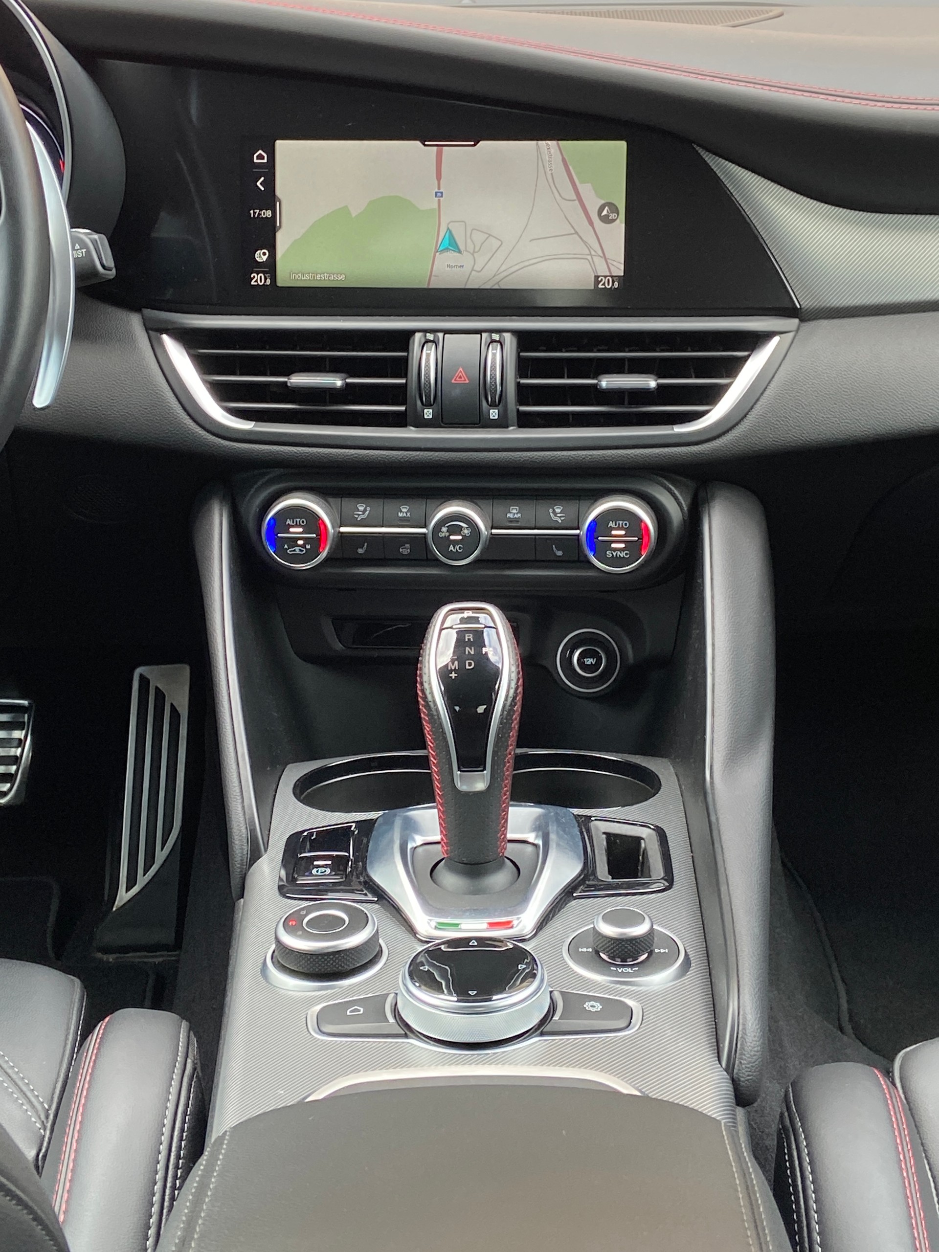 ALFA ROMEO Giulia 2.0 Competizione Q4 AT8-image-9
