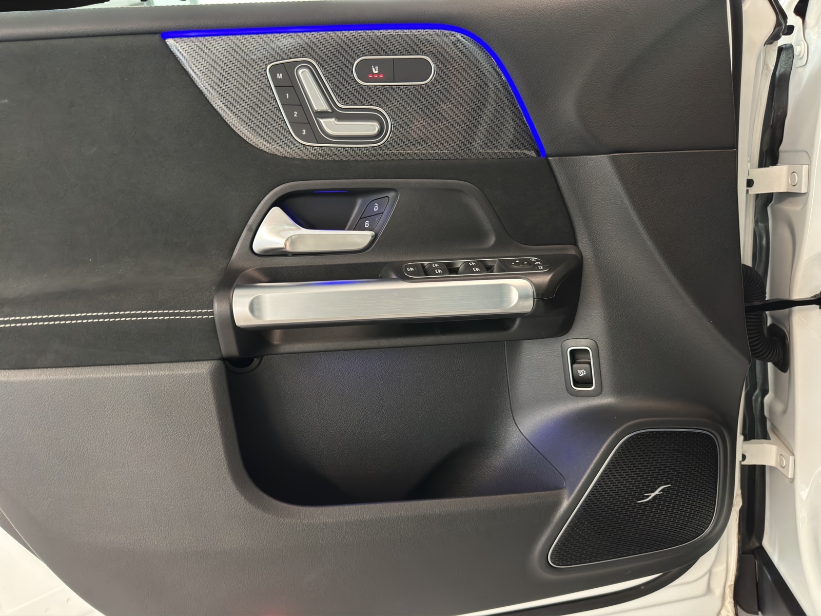 MERCEDES-BENZ GLB 220 4Matic 8G-Tronic-image-12
