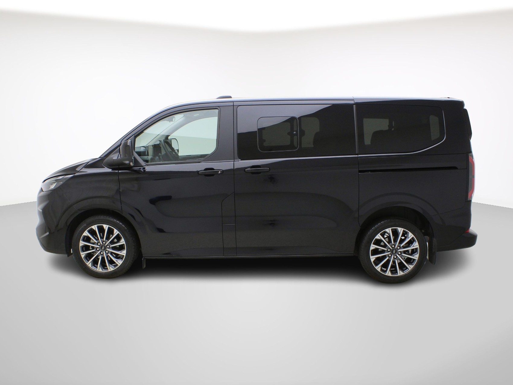 FORD Tourneo Custom 320 L1 2.0 TDCI 4x4 Titanium X-showroom-element-2