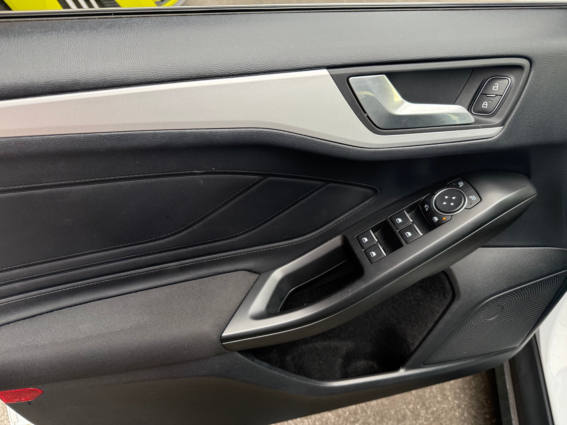 FORD Focus 1.5 TDCi Cool Connect Automatic-image-10
