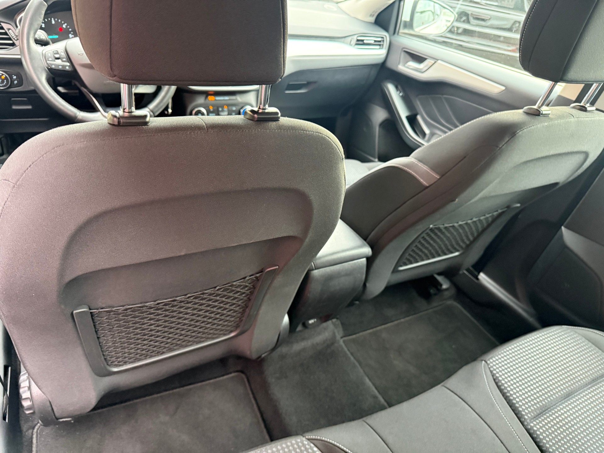 FORD Focus 1.5 TDCi Cool Connect Automatic-image-9