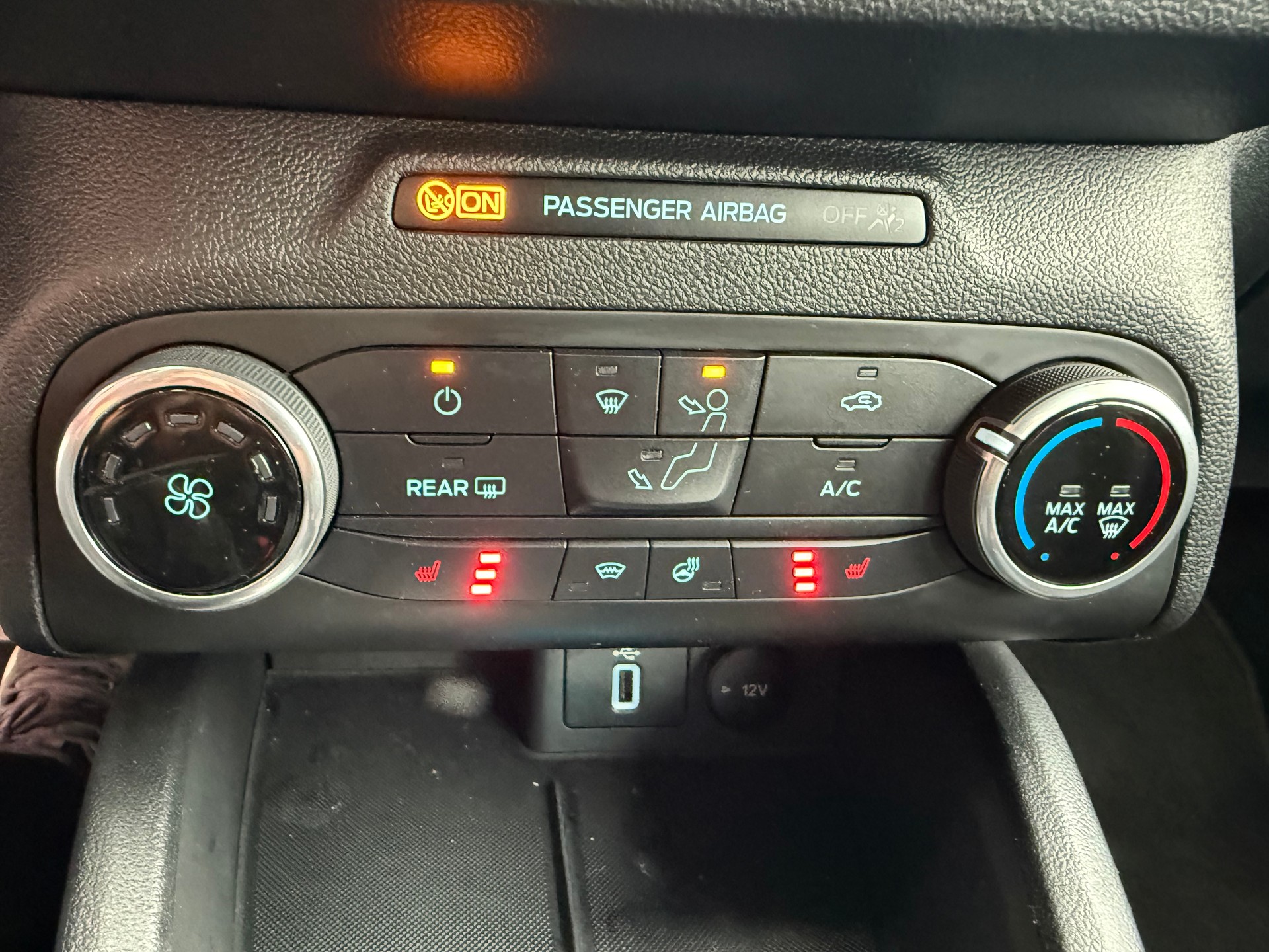 FORD Focus 1.5 TDCi Cool Connect Automatic-image-7