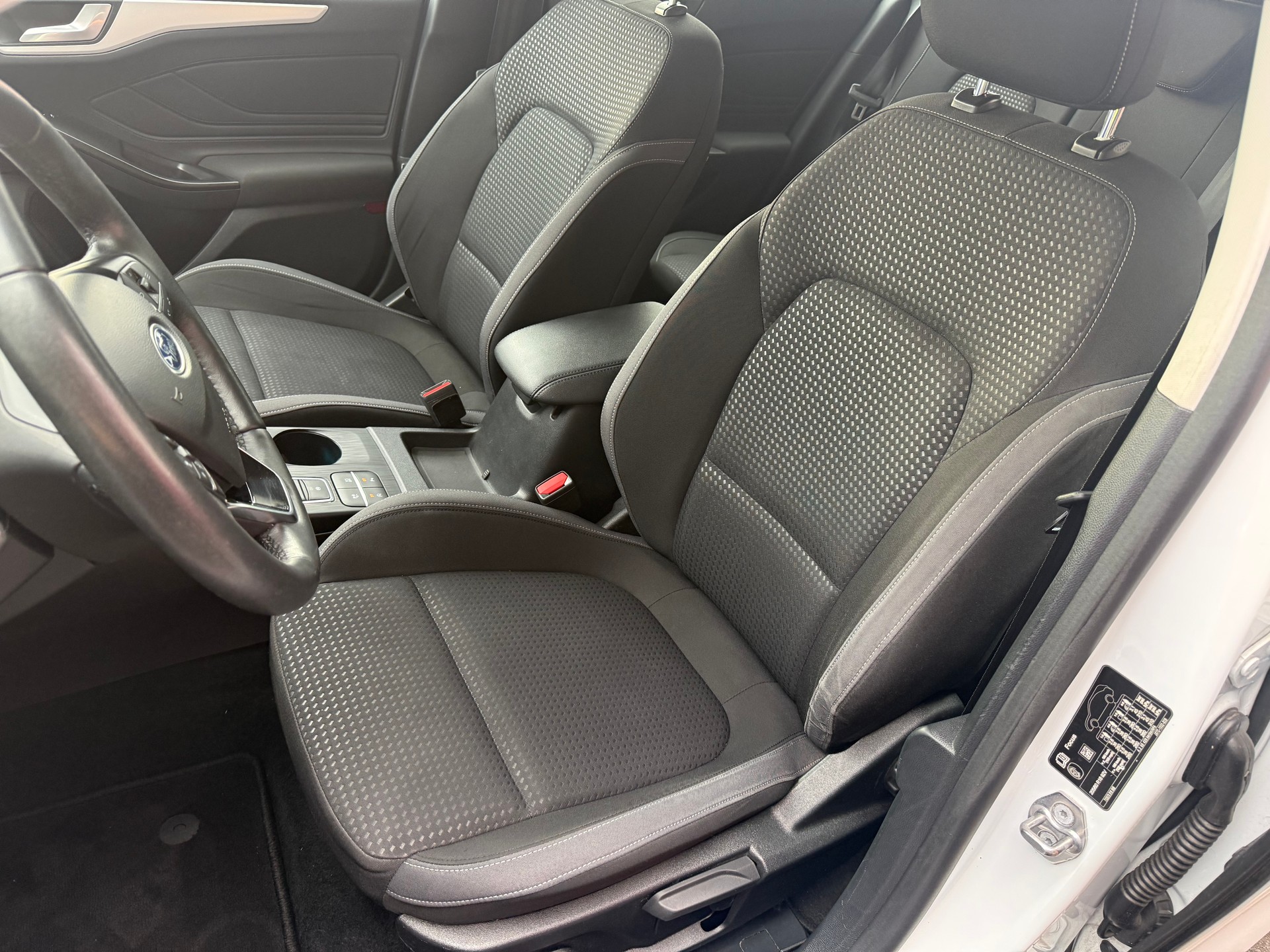 FORD Focus 1.5 TDCi Cool Connect Automatic-image-3