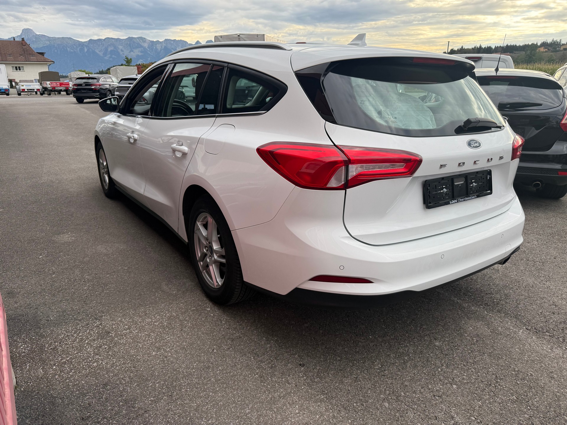 FORD Focus 1.5 TDCi Cool Connect Automatic-image-1
