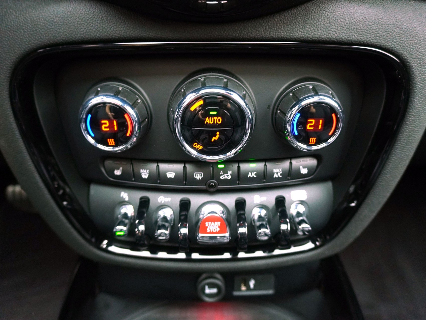 MINI Mini Clubman F54 2.0i John Cooper Works ALL4-image-14
