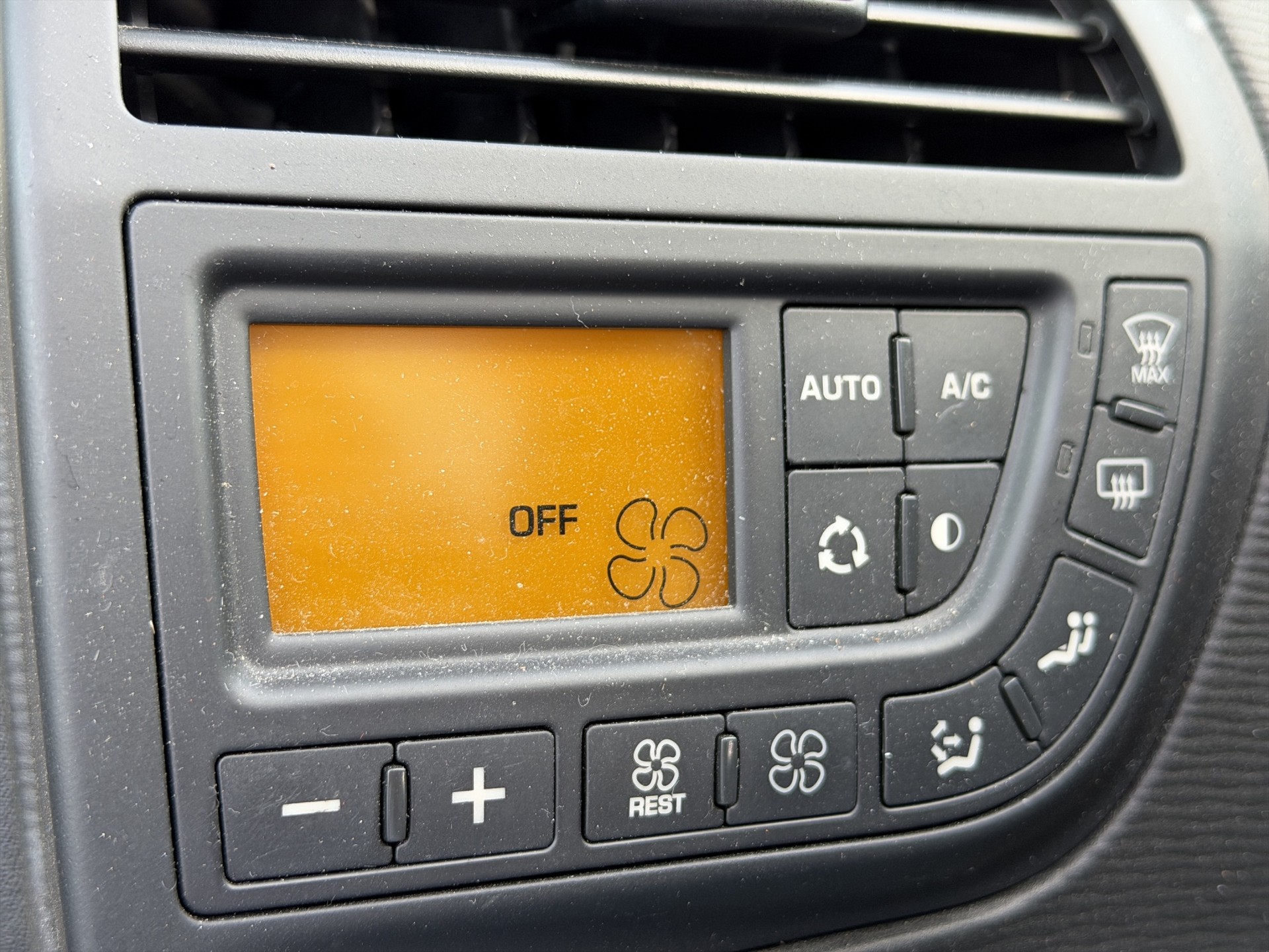 CITROEN Grand C4 Picasso 2.0 HDI Dynamique BMP 7 Plätze-image-18