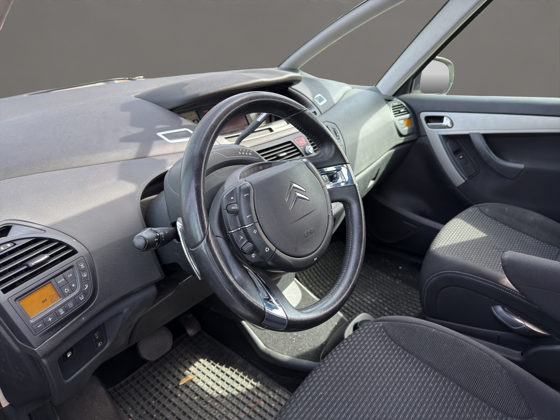 CITROEN Grand C4 Picasso 2.0 HDI Dynamique BMP 7 Plätze-image-11