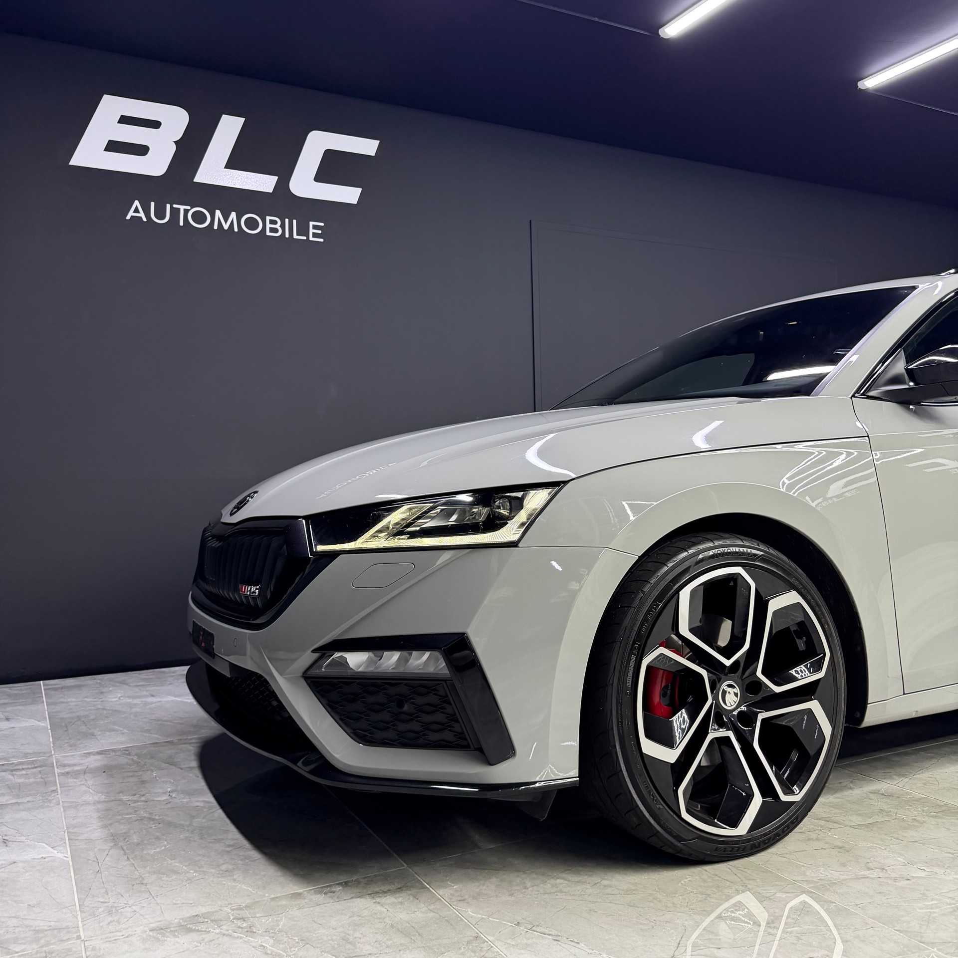 SKODA Octavia Combi 2.0 TDI DSG RS 4x4-image-1