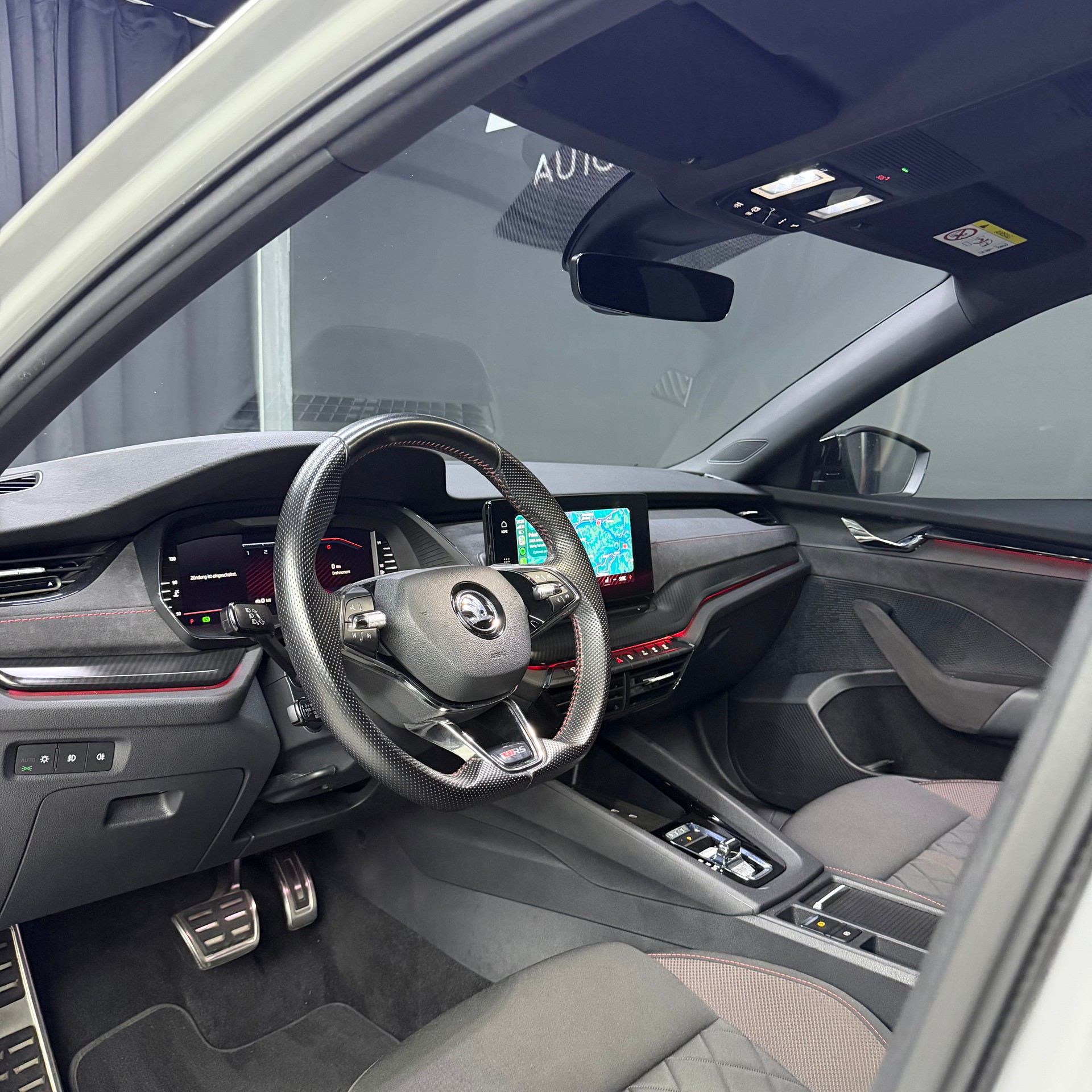 SKODA Octavia Combi 2.0 TDI DSG RS 4x4-image-6
