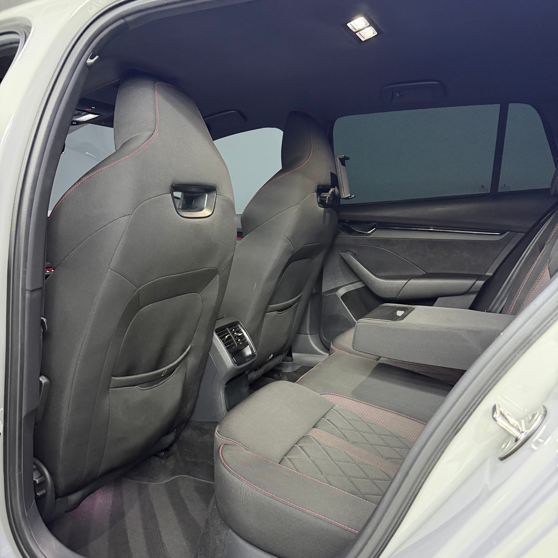 SKODA Octavia Combi 2.0 TDI DSG RS 4x4-image-7