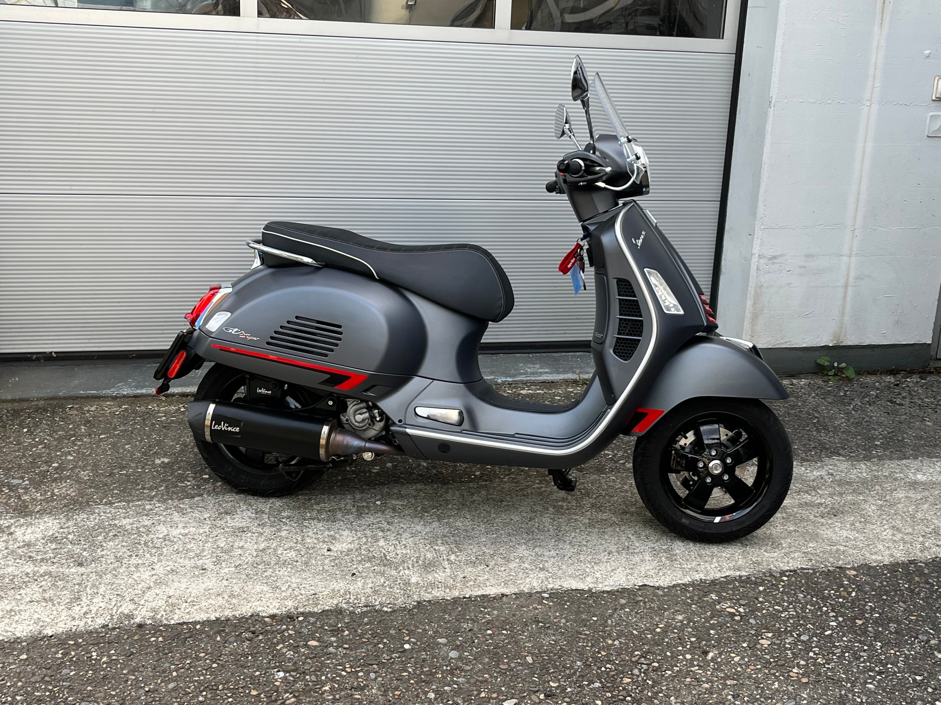 PIAGGIO Vespa GTS 300 HPE Super Sport ABS/ASR-showroom-element-2
