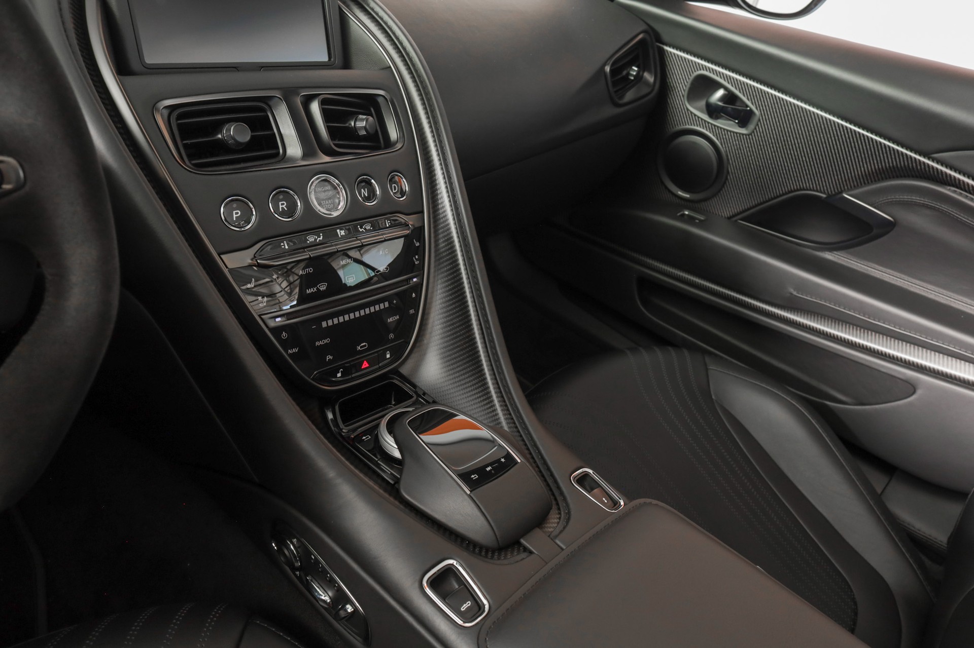 ASTON MARTIN DB11 V8 Volante Touchtronic 3 Shadow Edition-image-24