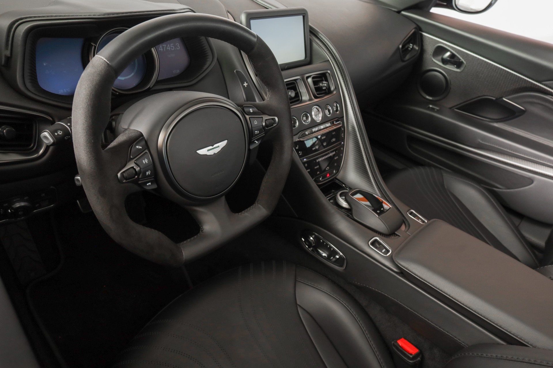 ASTON MARTIN DB11 V8 Volante Touchtronic 3 Shadow Edition-image-10