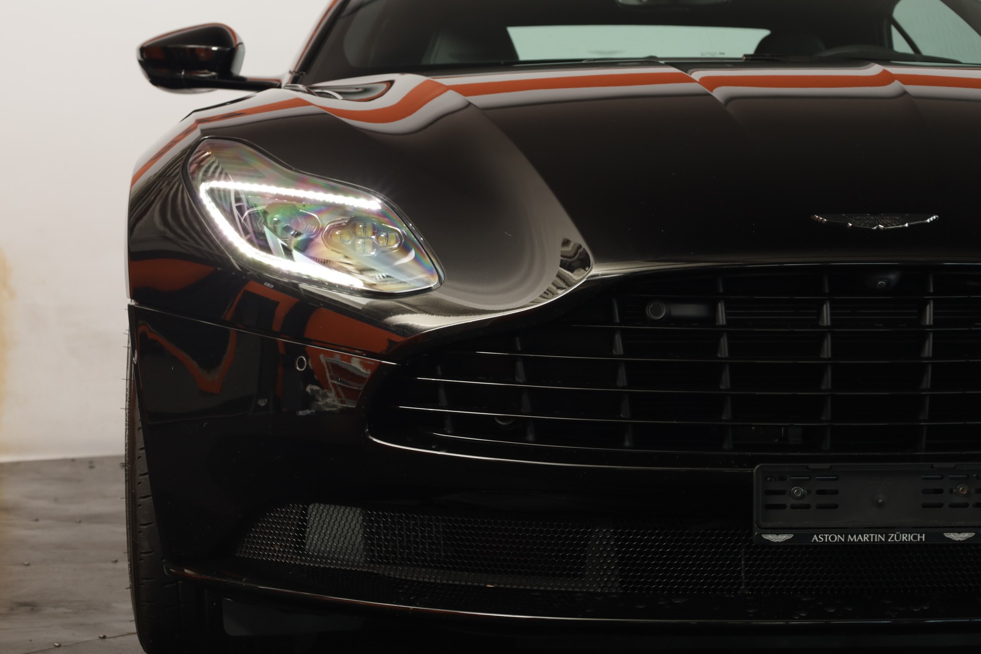 ASTON MARTIN DB11 V8 Volante Touchtronic 3 Shadow Edition-image-31