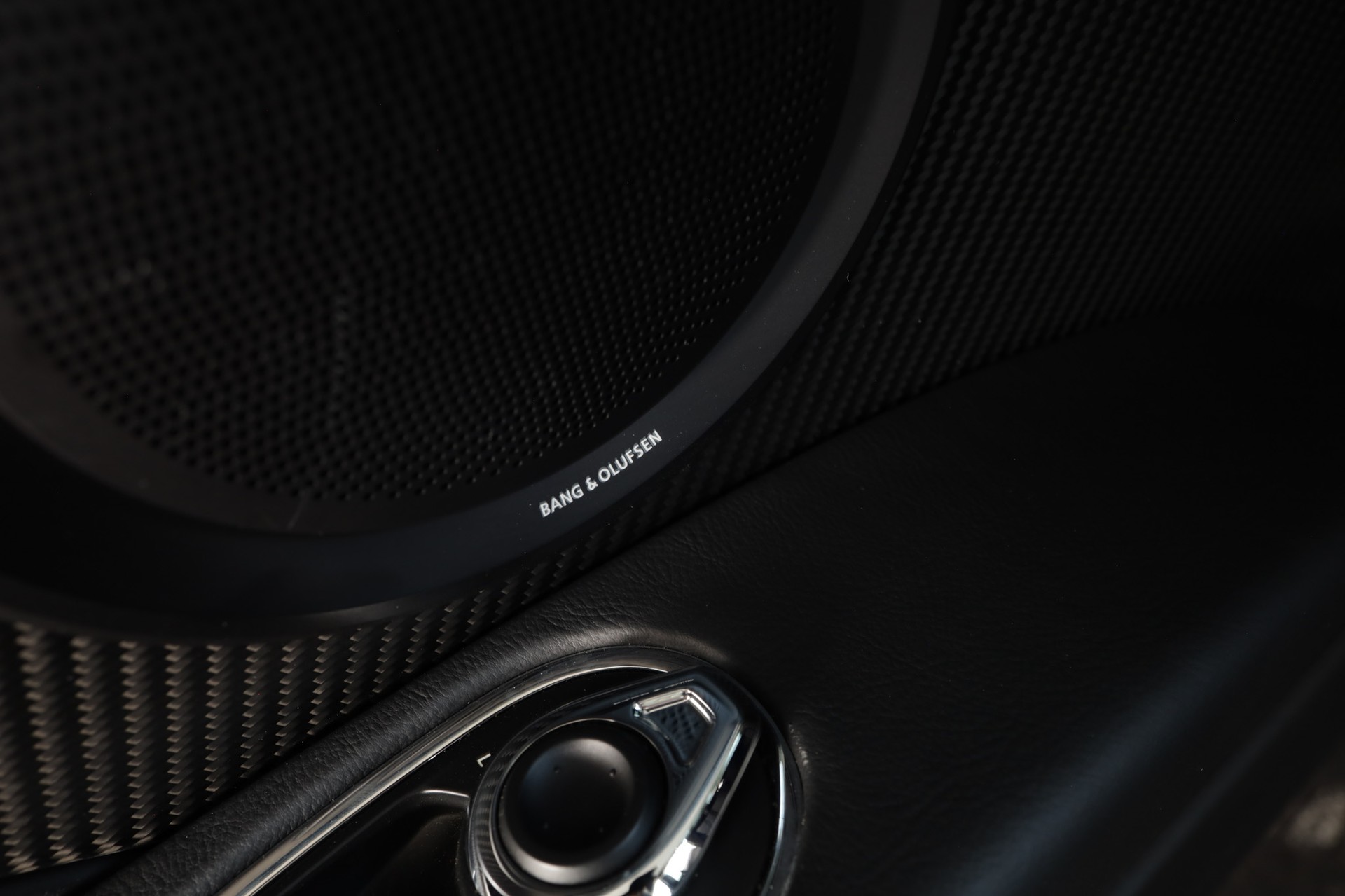 ASTON MARTIN DB11 V8 Volante Touchtronic 3 Shadow Edition-image-18