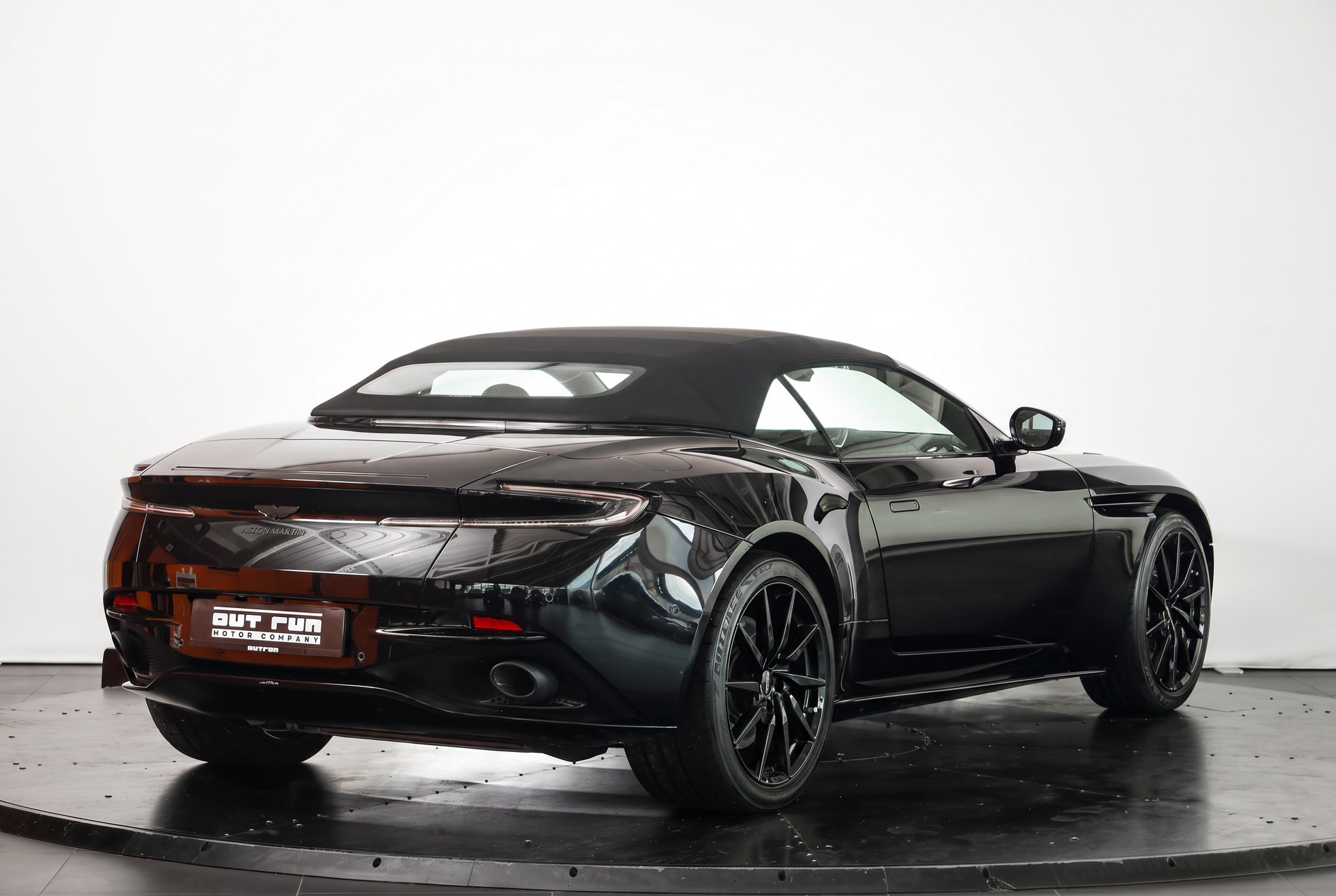 ASTON MARTIN DB11 V8 Volante Touchtronic 3 Shadow Edition-image-6