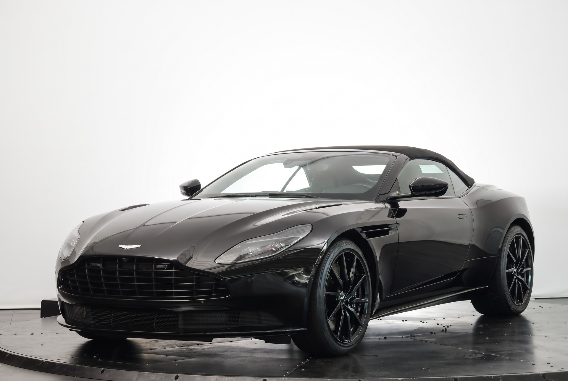 ASTON MARTIN DB11 V8 Volante Touchtronic 3 Shadow Edition-image-5